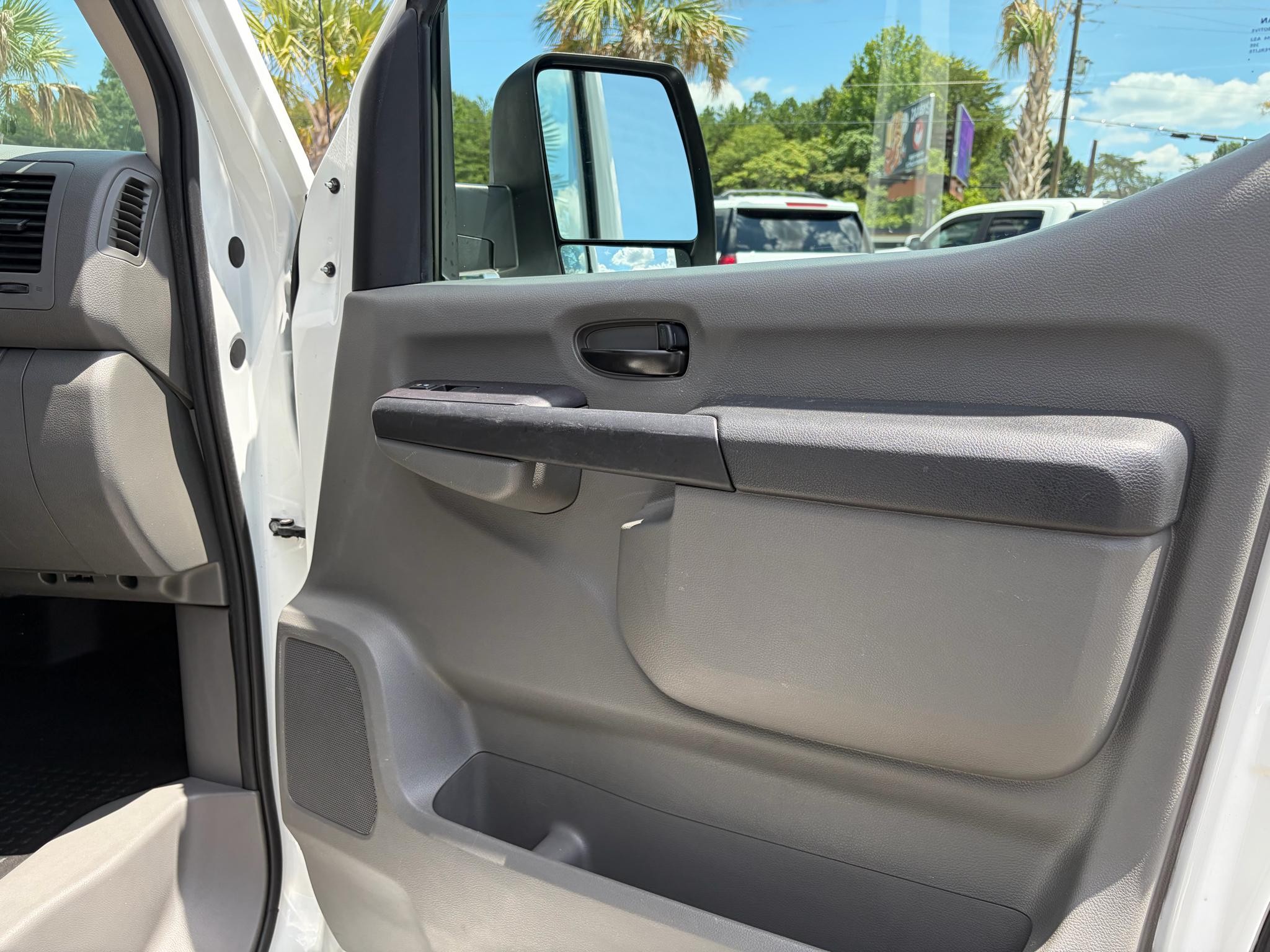 Nissan NV Cargo NV2500 HD Standard Roof V6 SV 2019