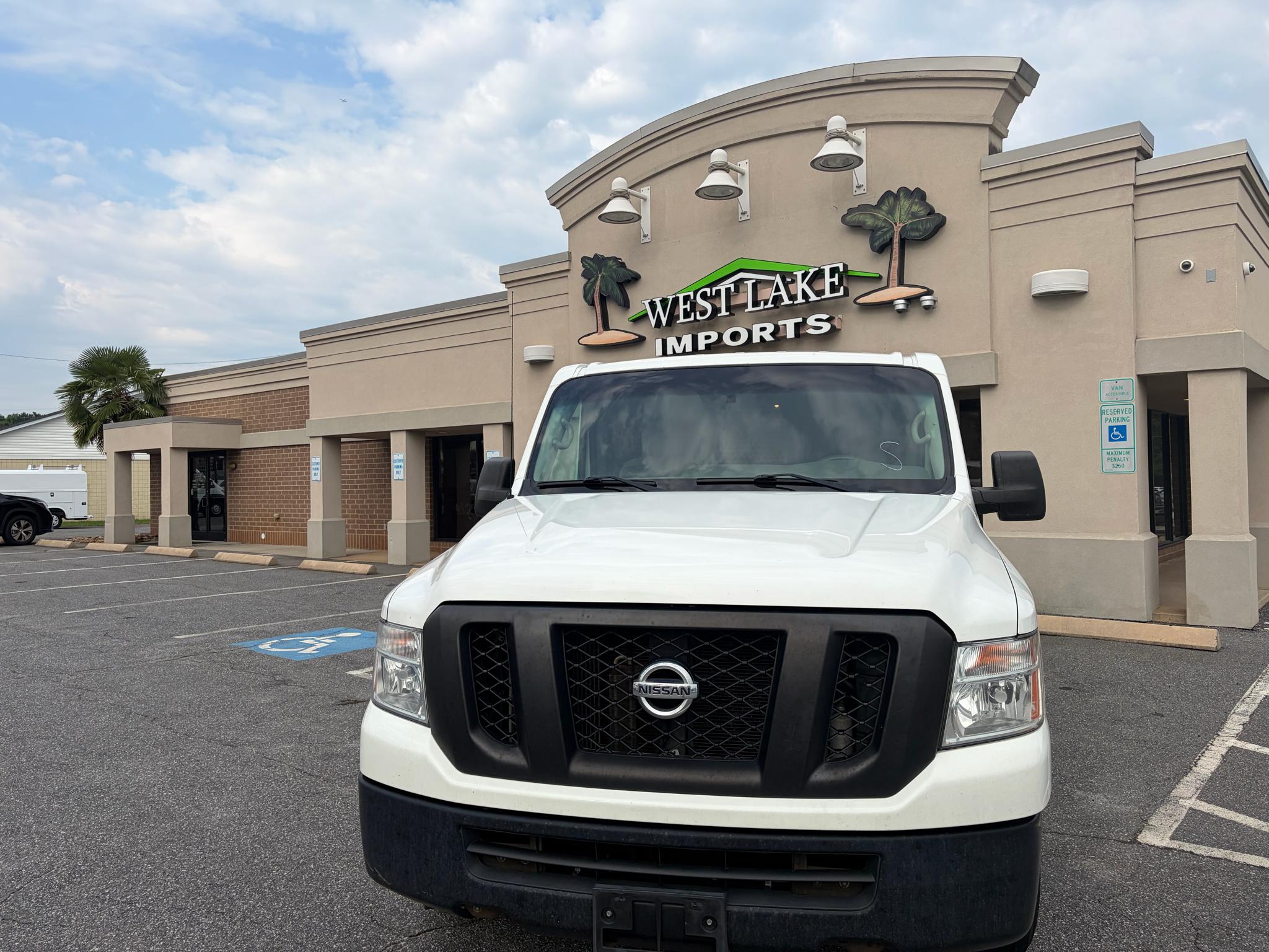 Nissan NV Cargo NV2500 HD Standard Roof V6 SV 2018