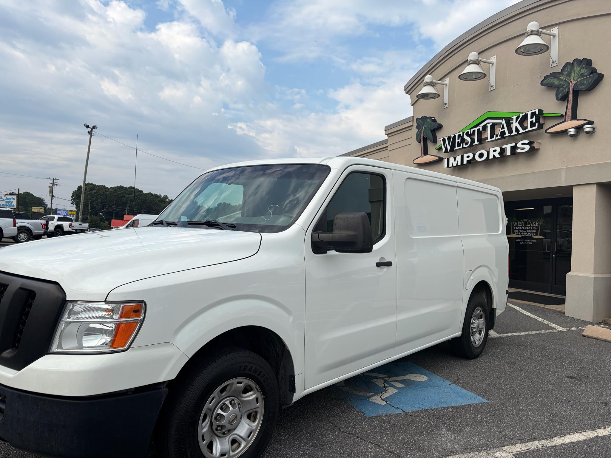 Nissan NV Cargo NV2500 HD Standard Roof V6 SV 2018