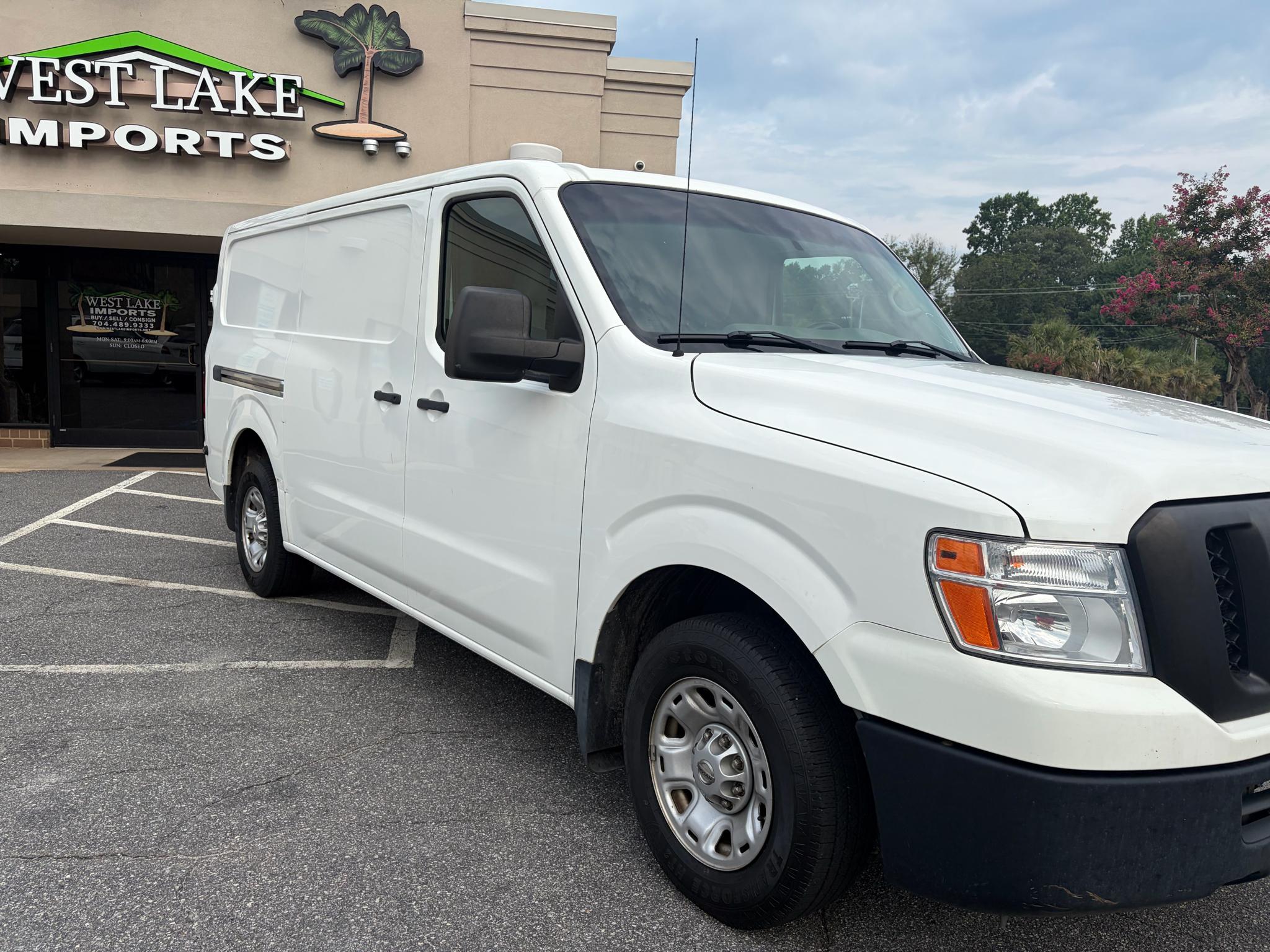 Nissan NV Cargo NV2500 HD Standard Roof V6 SV 2018