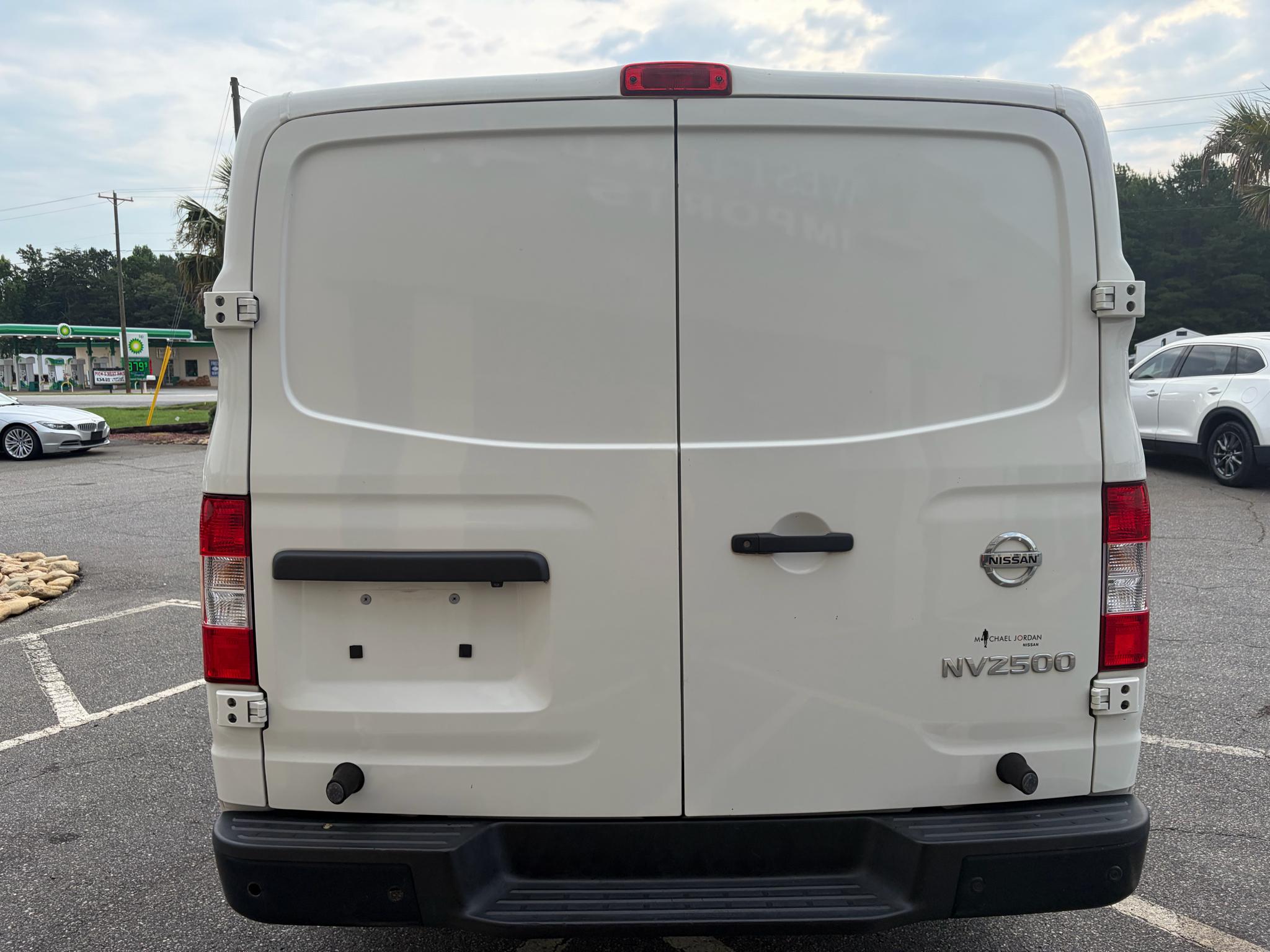 Nissan NV Cargo NV2500 HD Standard Roof V6 SV 2018
