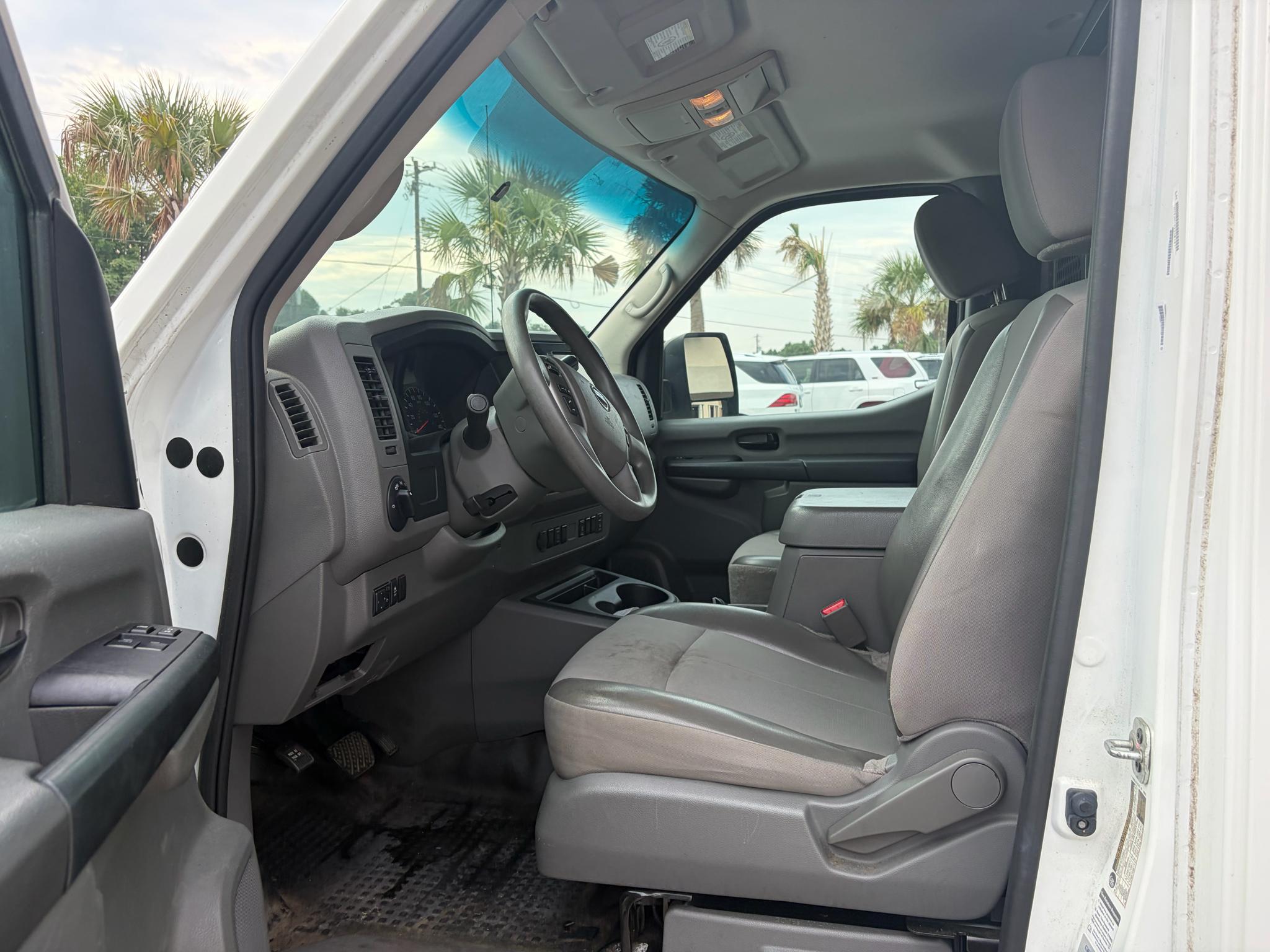 Nissan NV Cargo NV2500 HD Standard Roof V6 SV 2018
