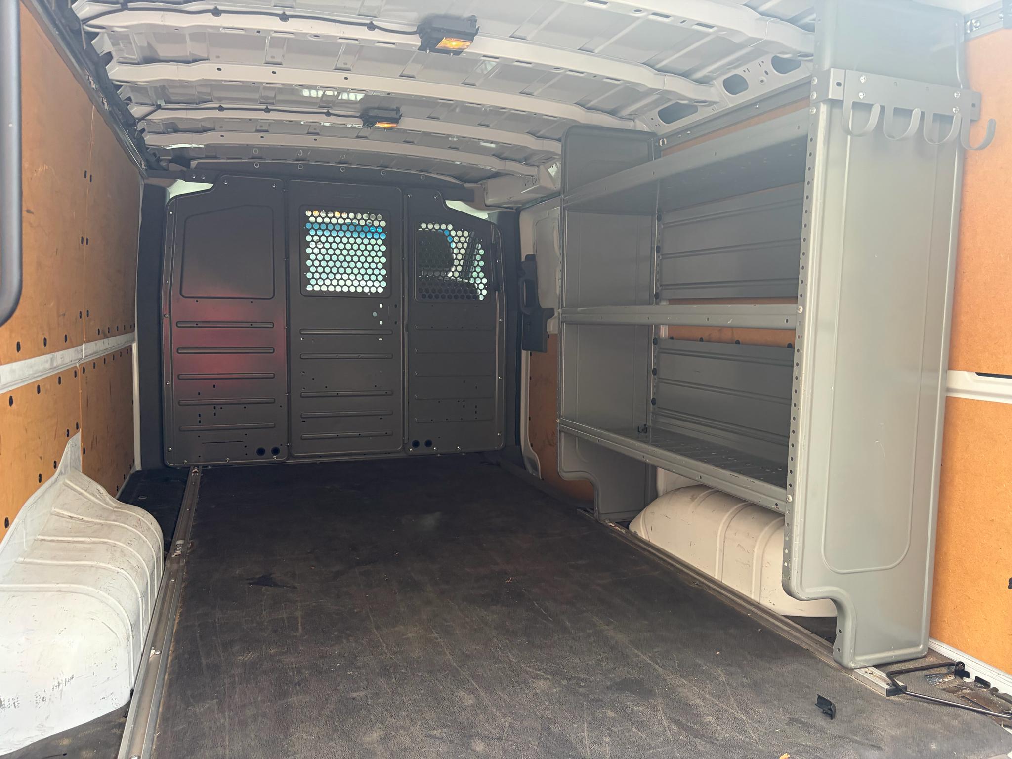 Nissan NV Cargo NV2500 HD Standard Roof V6 SV 2018