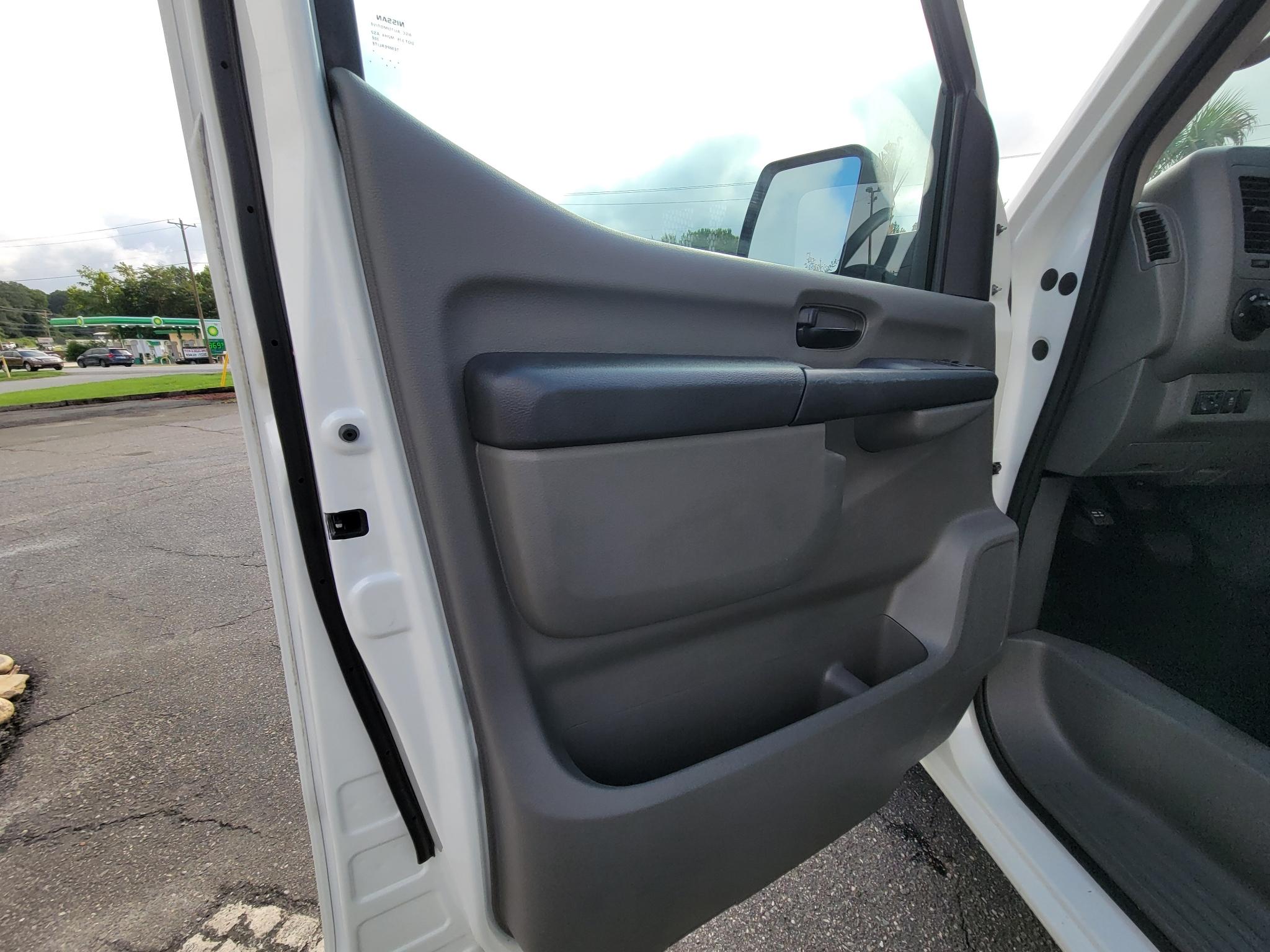 Nissan NV Cargo NV2500 HD Standard Roof V6 SV 2018