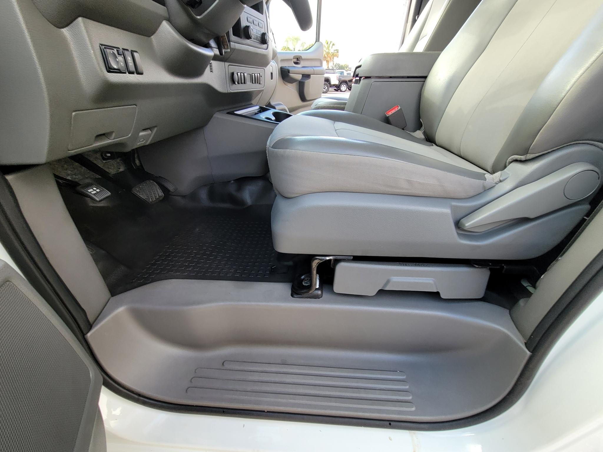 Nissan NV Cargo NV2500 HD Standard Roof V6 SV 2018