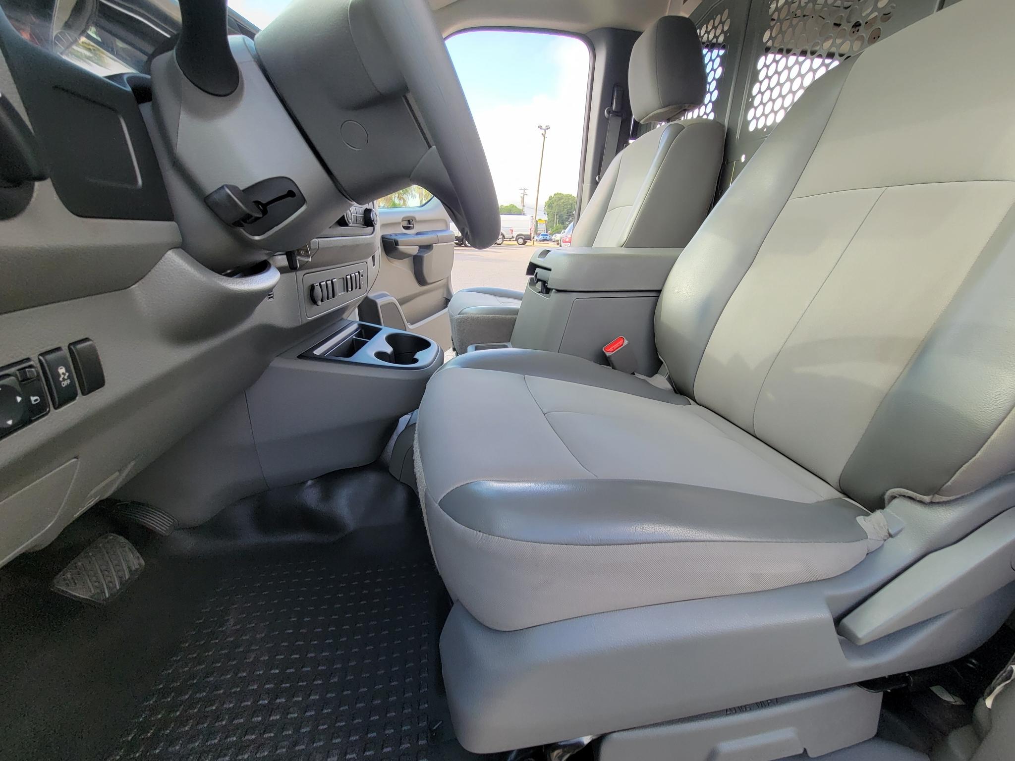 Nissan NV Cargo NV2500 HD Standard Roof V6 SV 2018