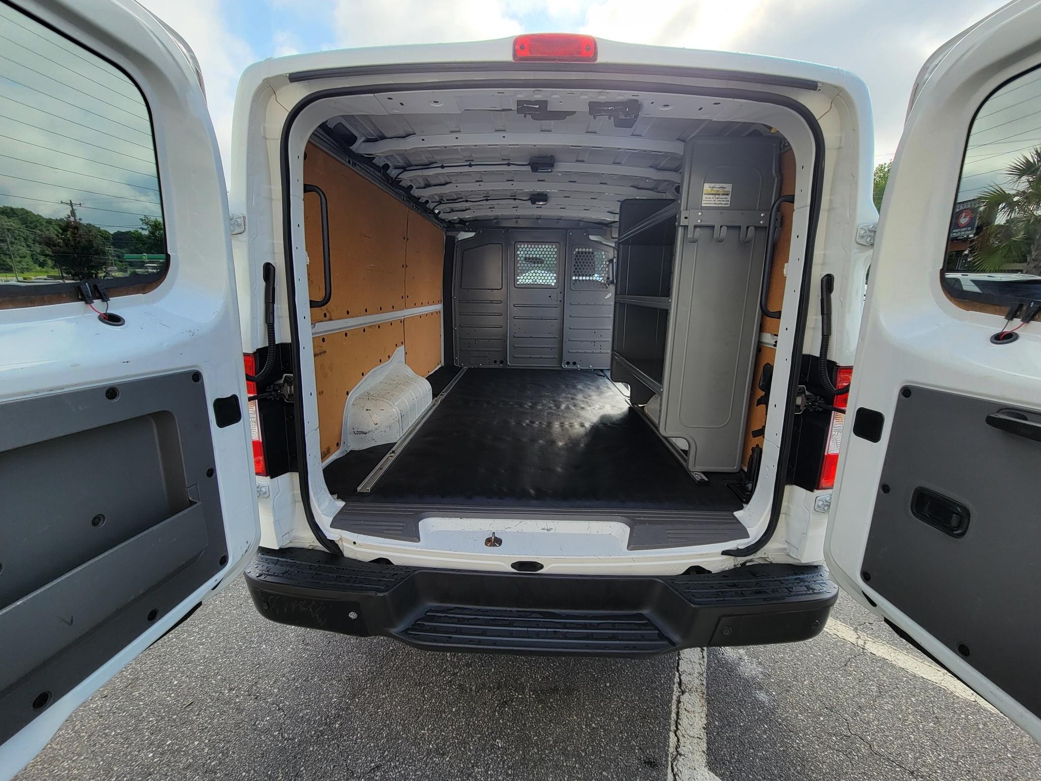 Nissan NV Cargo NV2500 HD Standard Roof V6 SV 2018