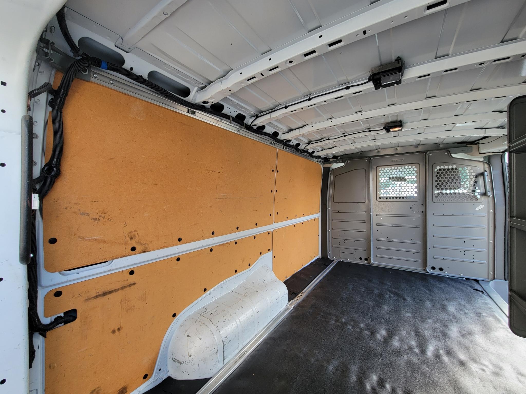 Nissan NV Cargo NV2500 HD Standard Roof V6 SV 2018