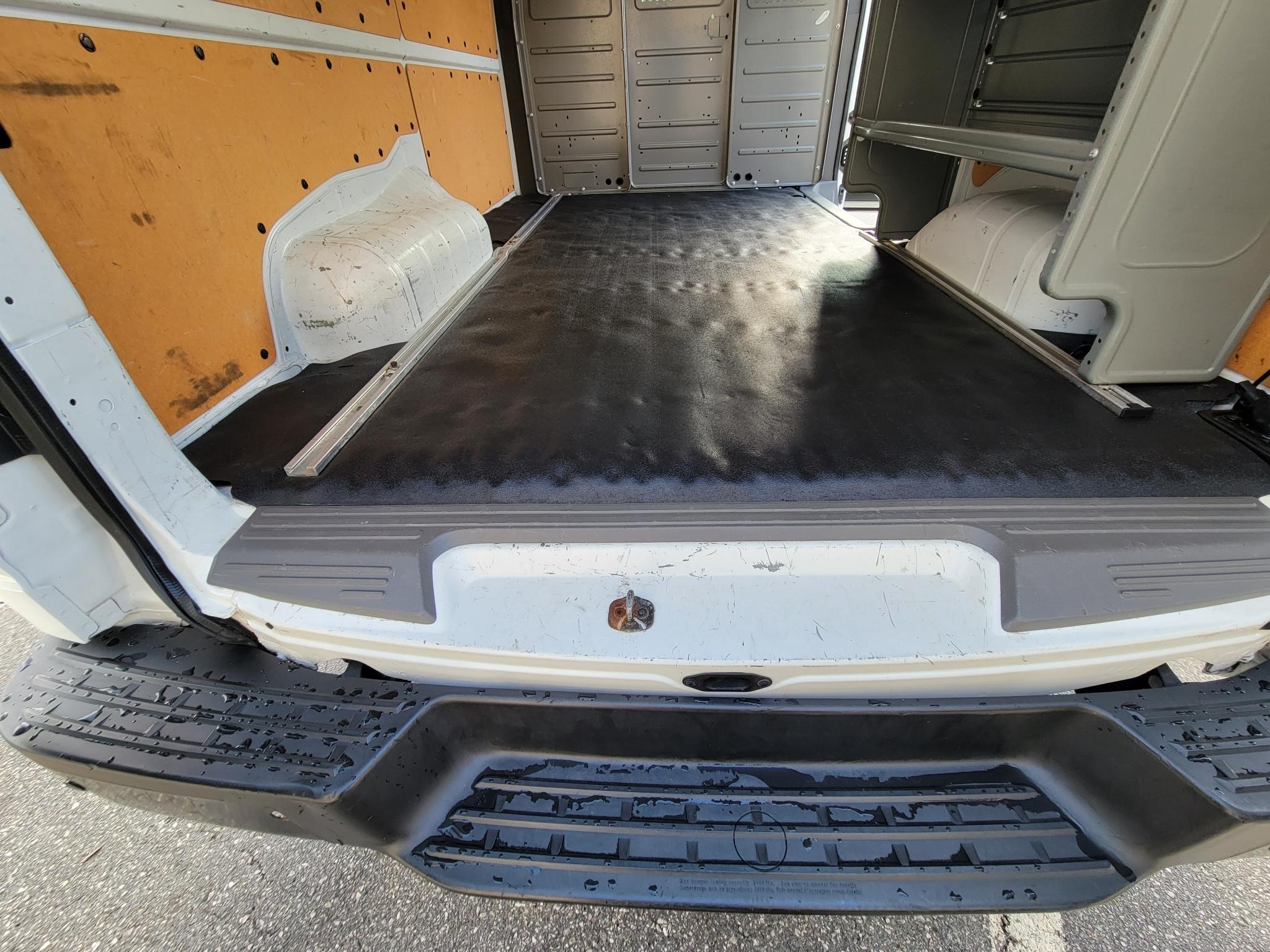 Nissan NV Cargo NV2500 HD Standard Roof V6 SV 2018