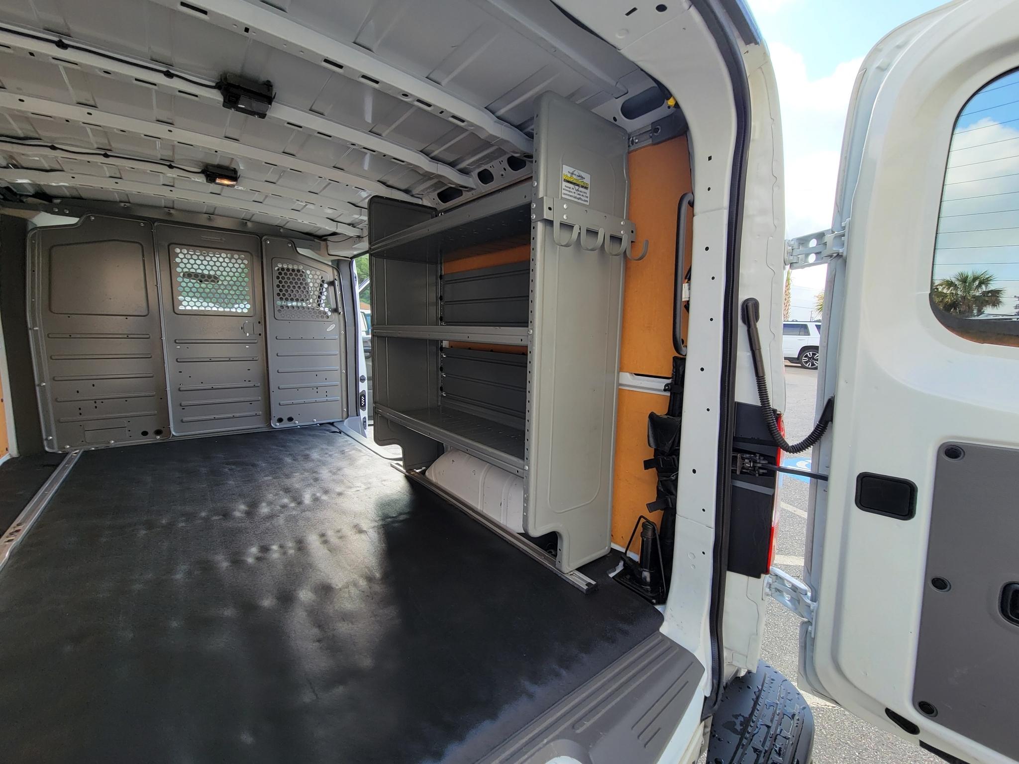 Nissan NV Cargo NV2500 HD Standard Roof V6 SV 2018