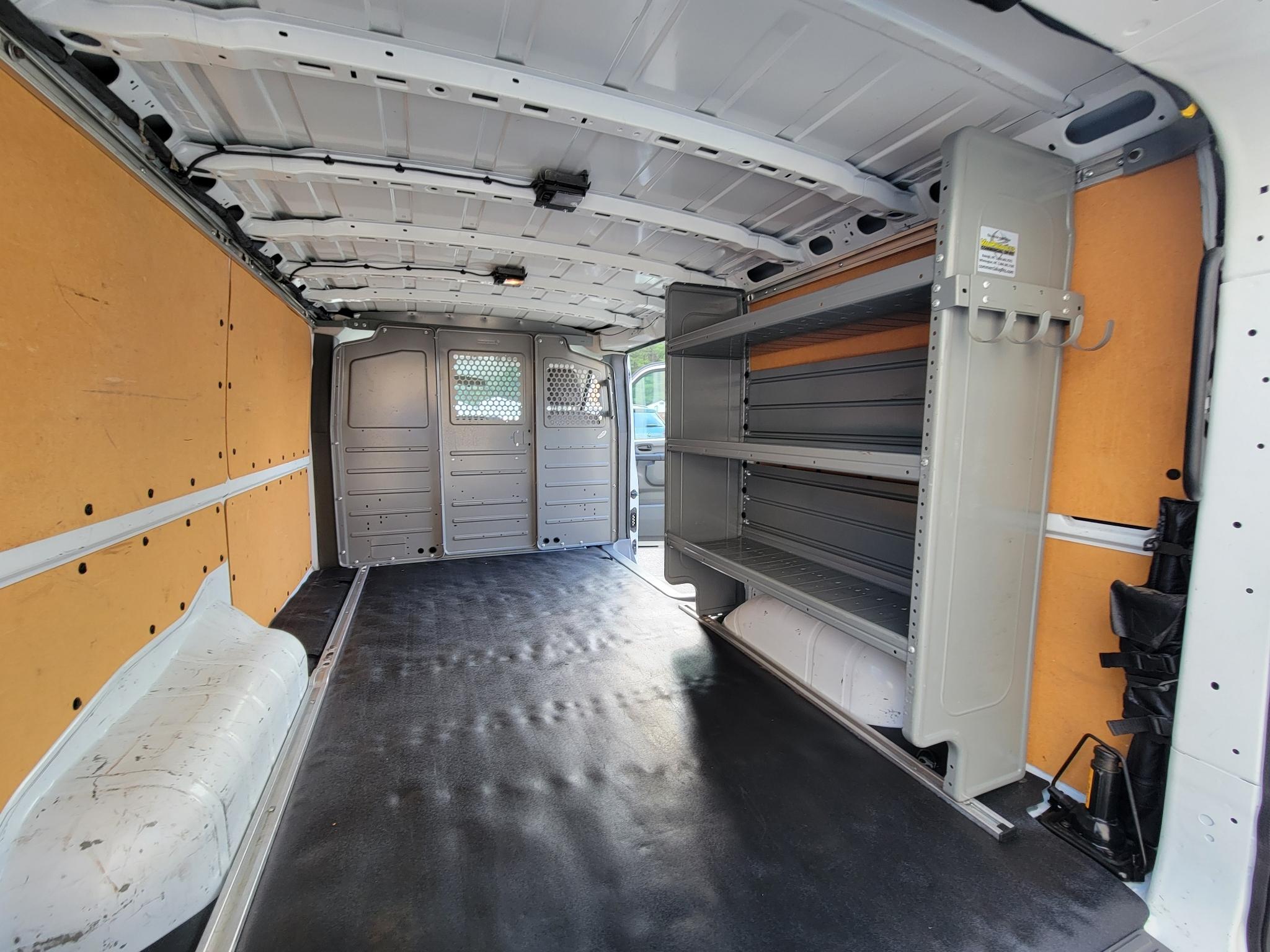 Nissan NV Cargo NV2500 HD Standard Roof V6 SV 2018