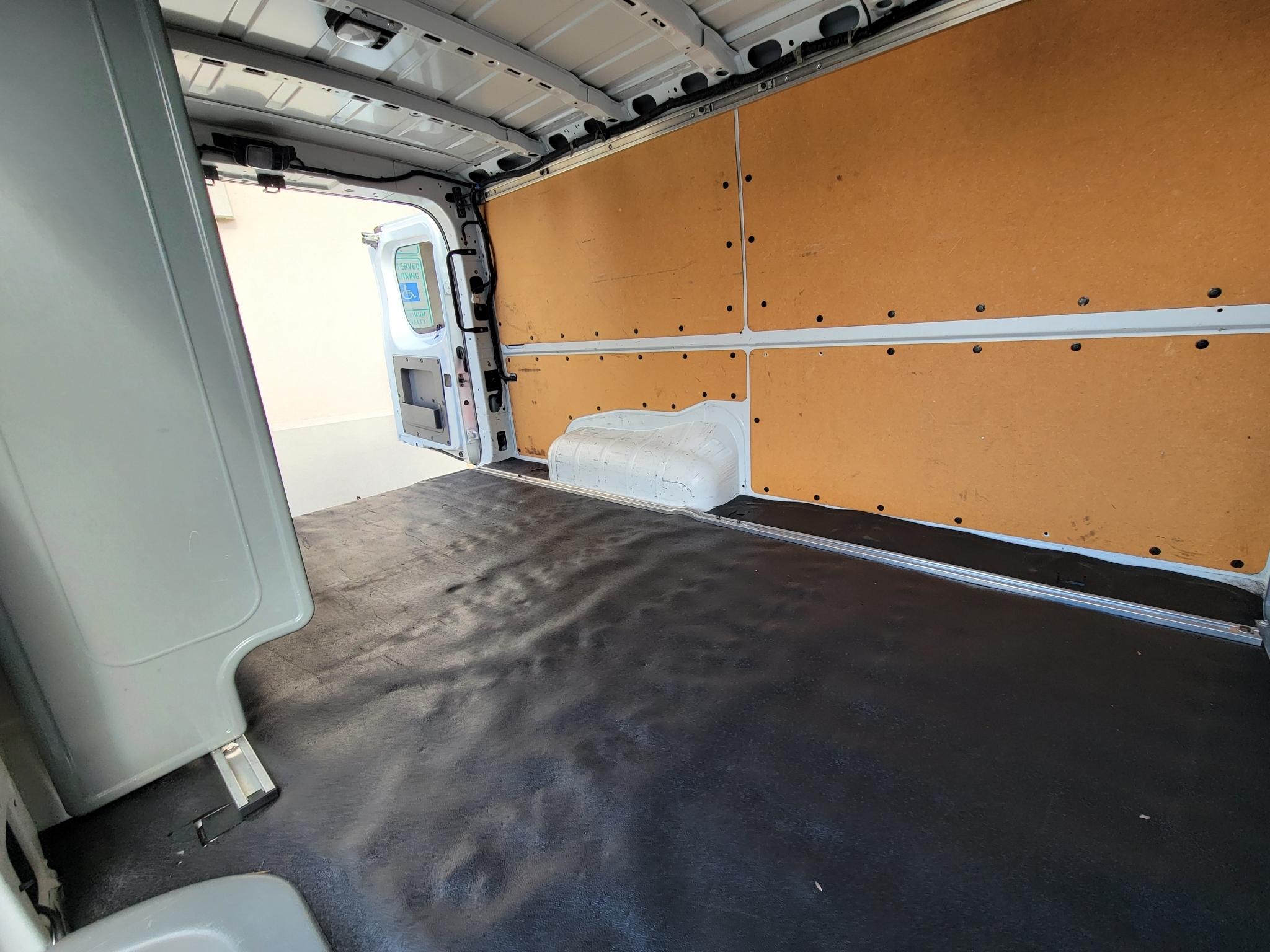 Nissan NV Cargo NV2500 HD Standard Roof V6 SV 2018