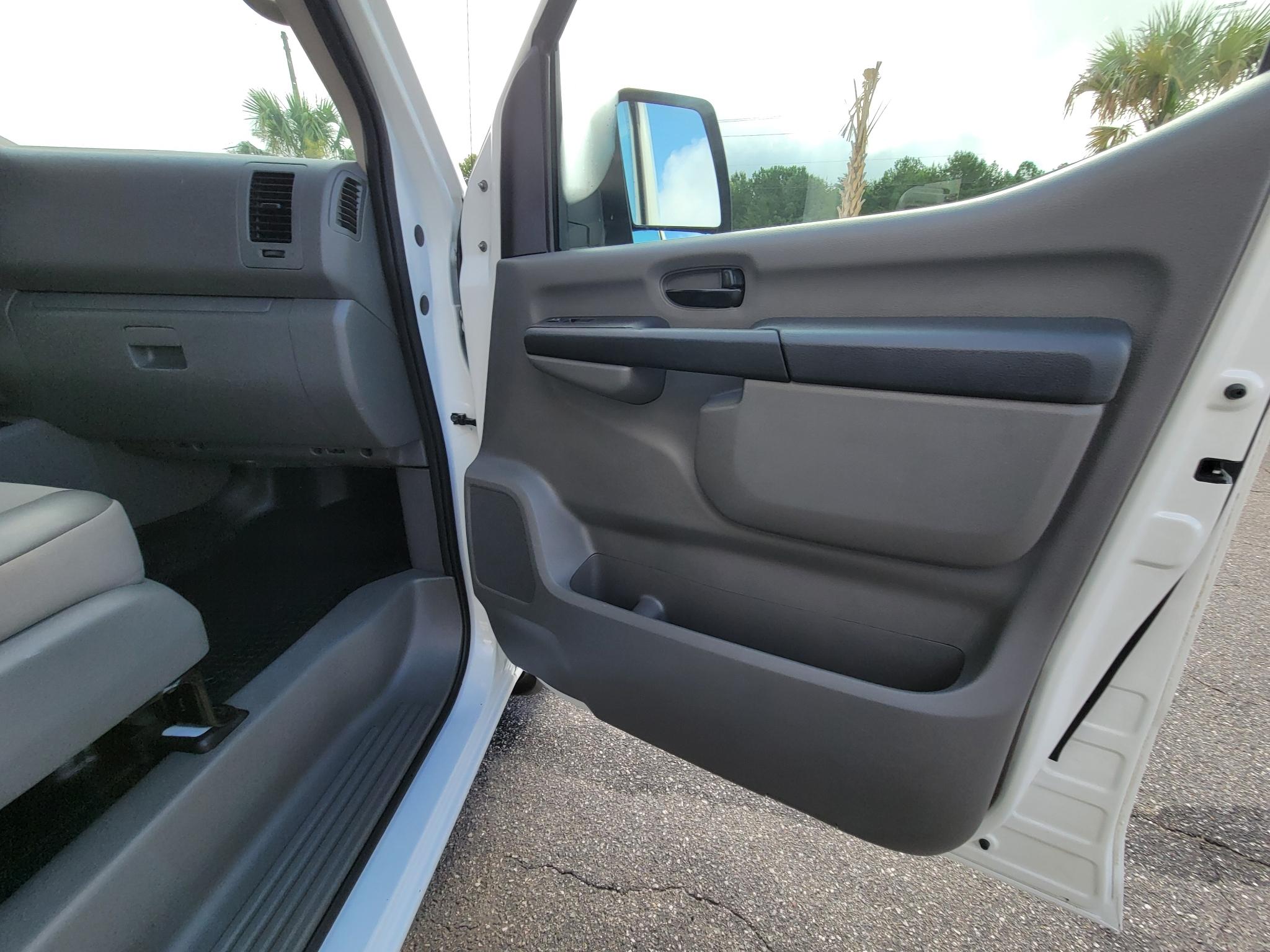 Nissan NV Cargo NV2500 HD Standard Roof V6 SV 2018
