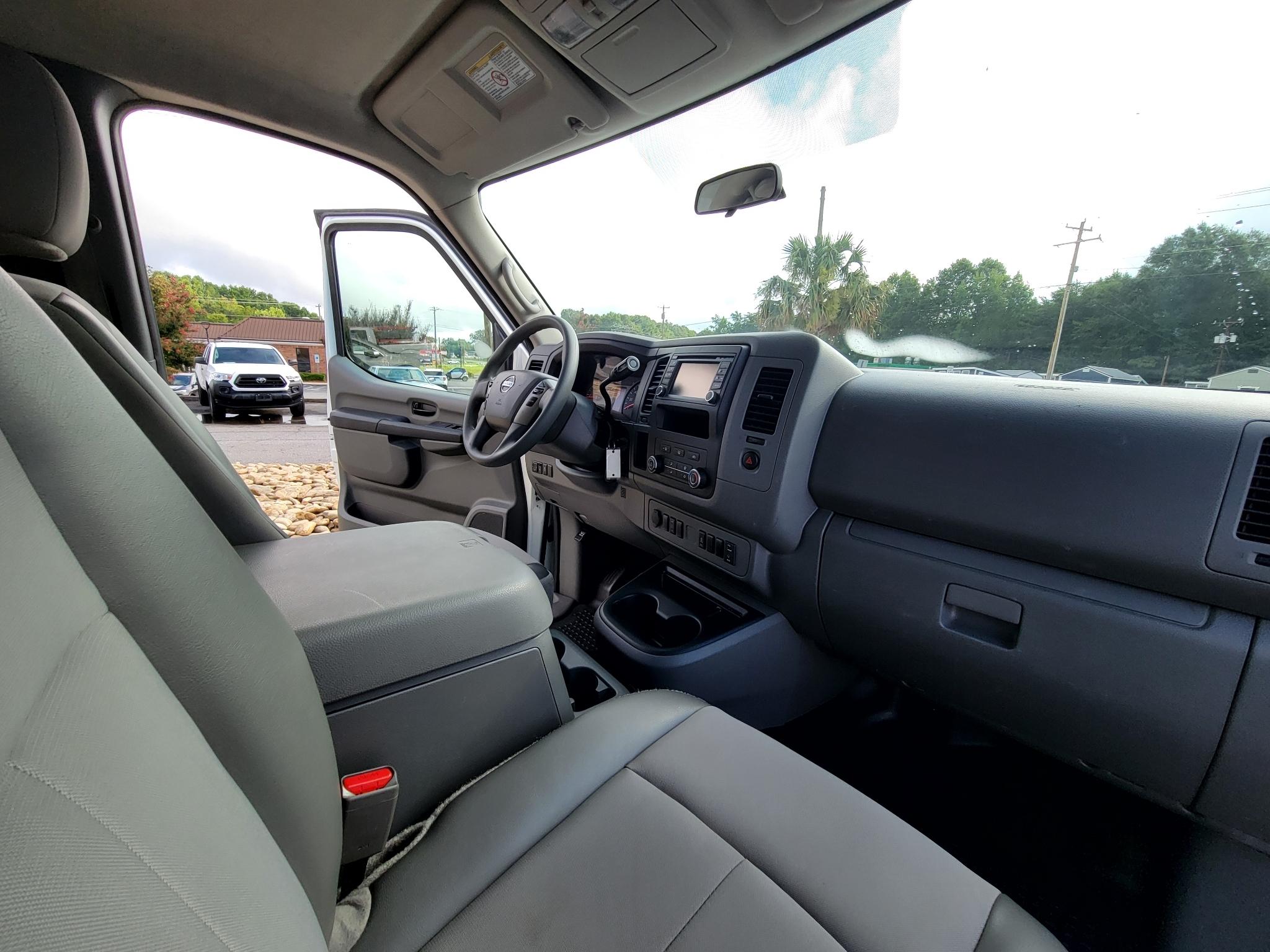 Nissan NV Cargo NV2500 HD Standard Roof V6 SV 2018