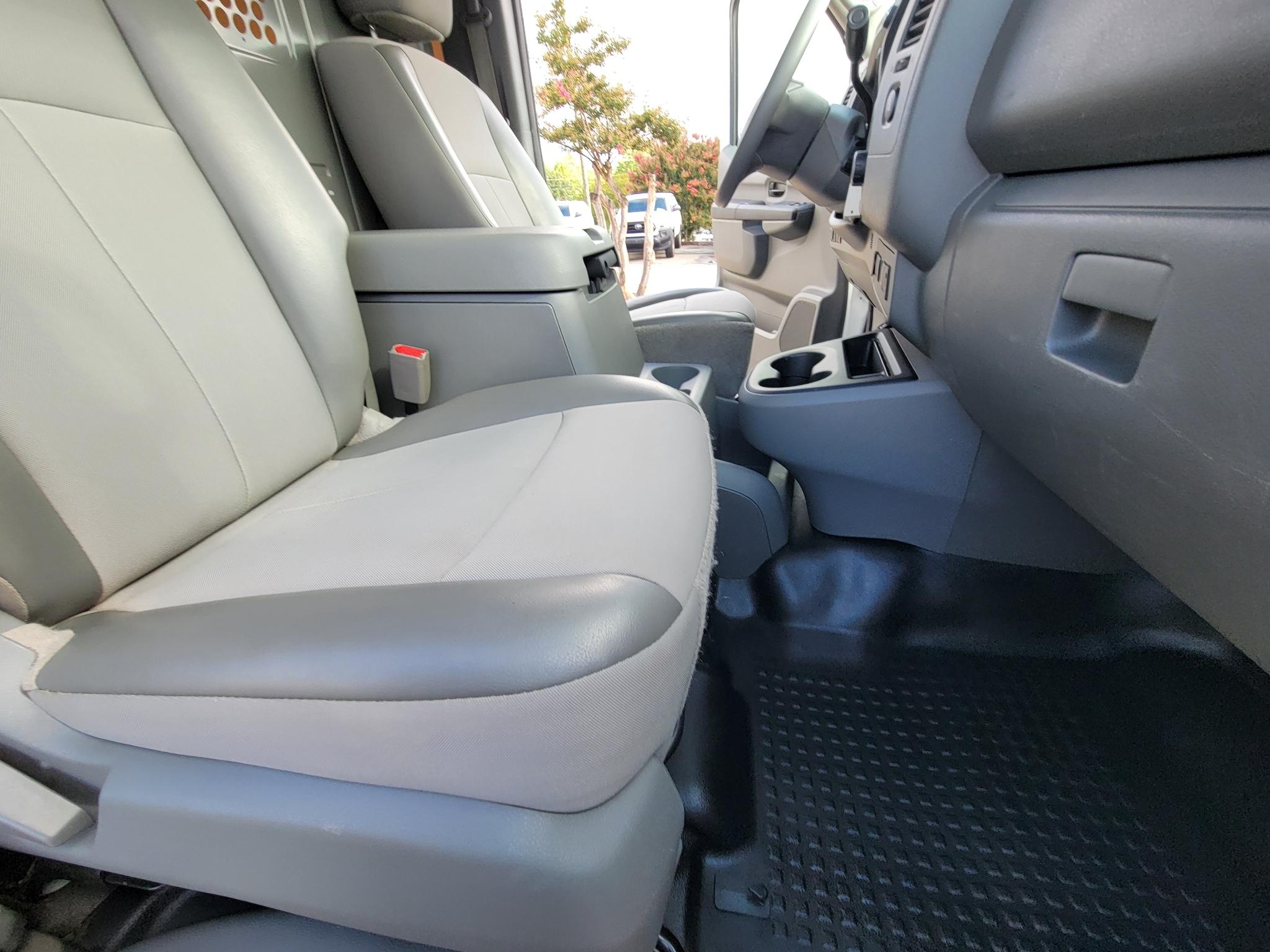 Nissan NV Cargo NV2500 HD Standard Roof V6 SV 2018