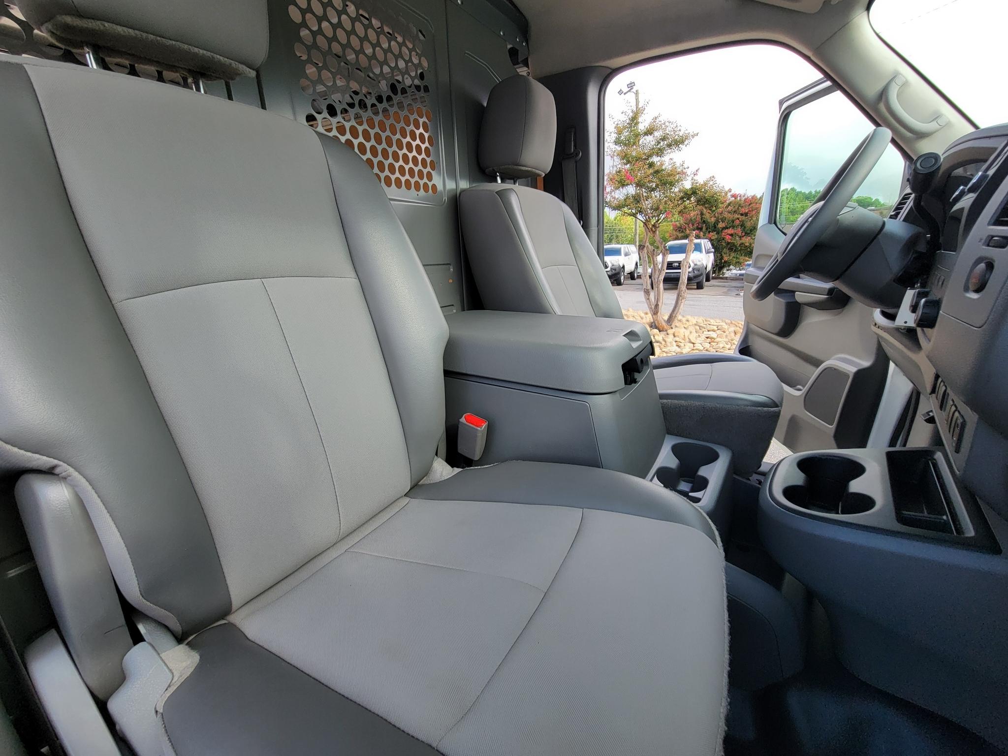 Nissan NV Cargo NV2500 HD Standard Roof V6 SV 2018