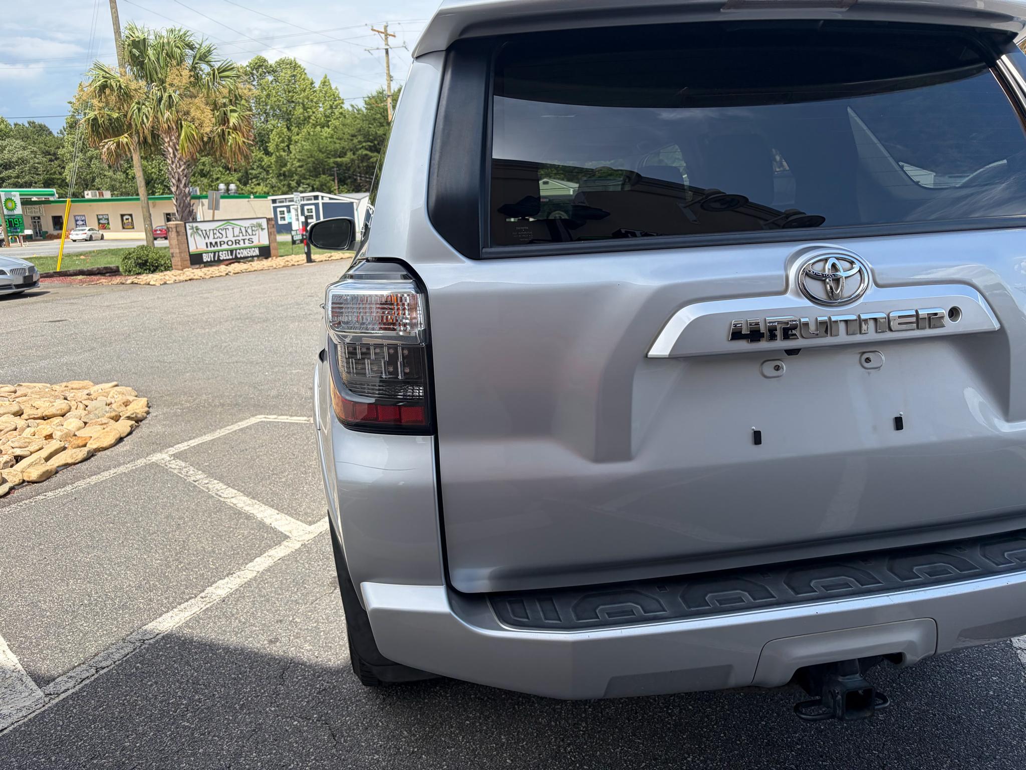 Toyota 4Runner SR5 2WD (Natl) 2021