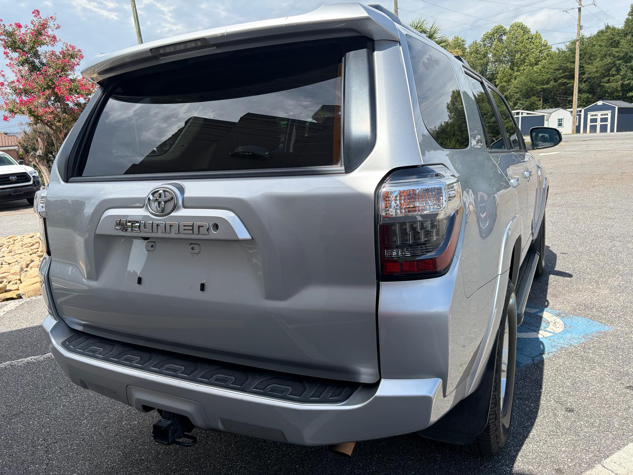 Toyota 4Runner SR5 2WD (Natl) 2021