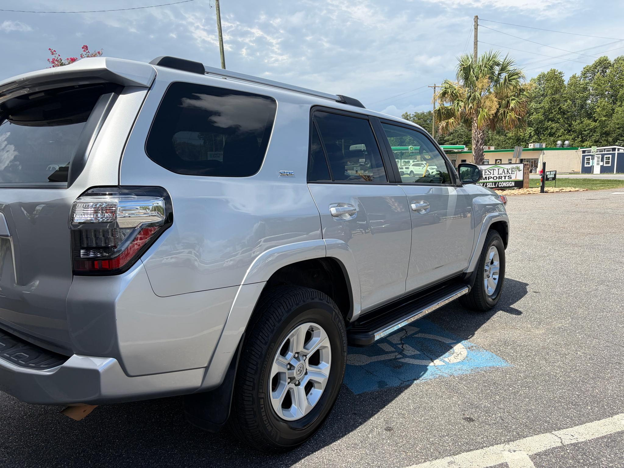 Toyota 4Runner SR5 2WD (Natl) 2021