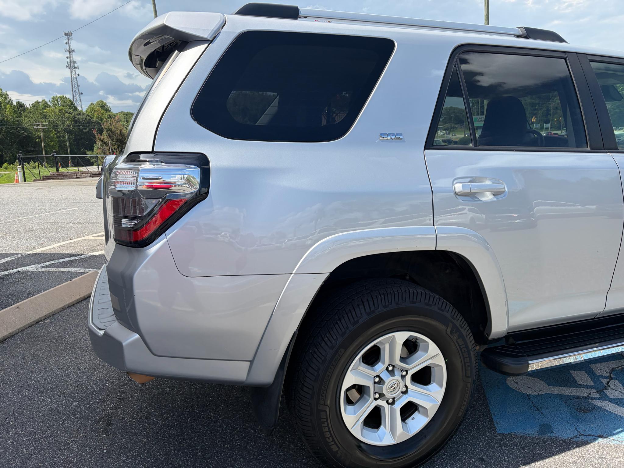 Toyota 4Runner SR5 2WD (Natl) 2021