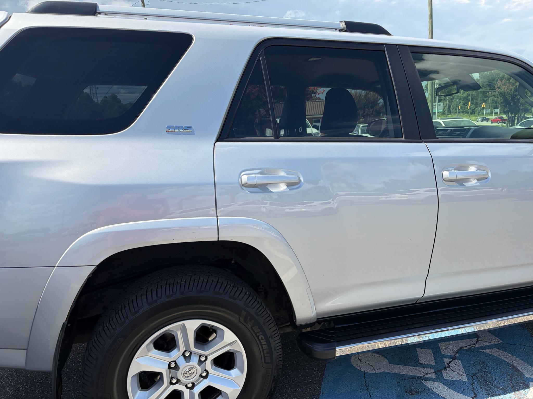 Toyota 4Runner SR5 2WD (Natl) 2021