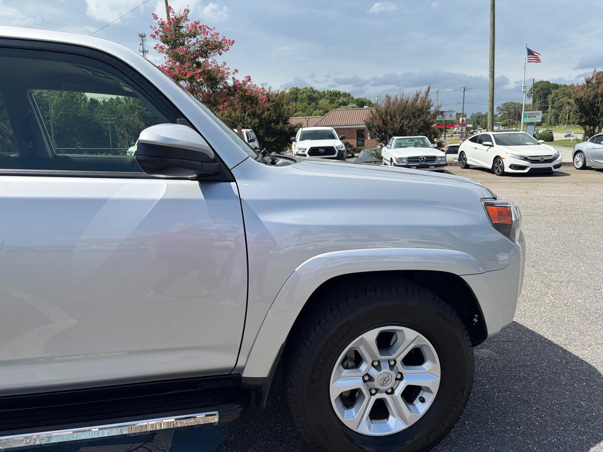Toyota 4Runner SR5 2WD (Natl) 2021