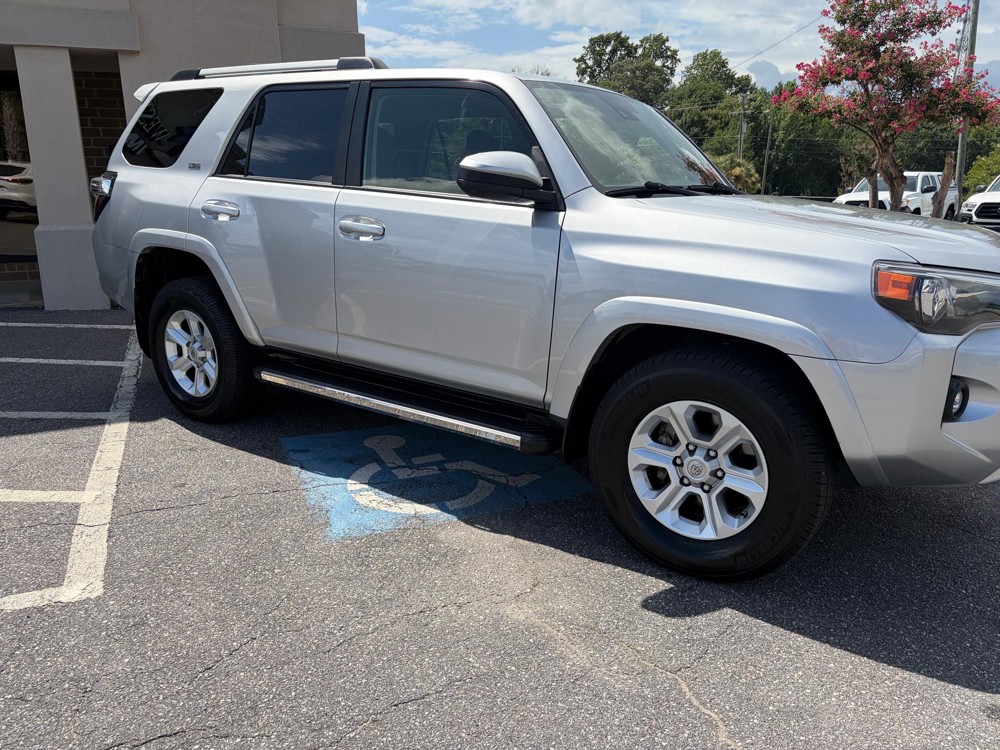 Toyota 4Runner SR5 2WD (Natl) 2021