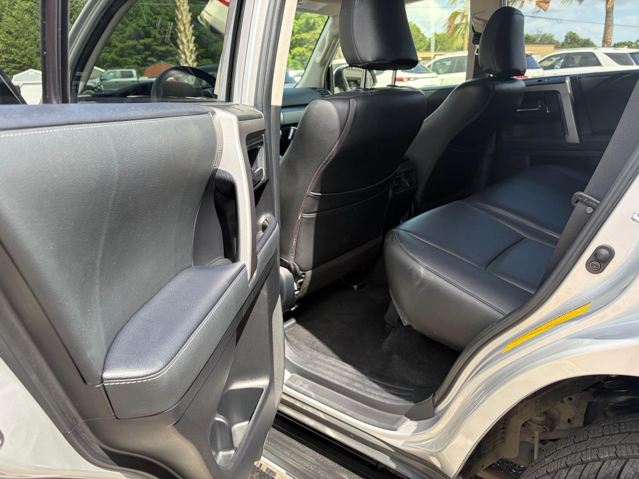 Toyota 4Runner SR5 2WD (Natl) 2021