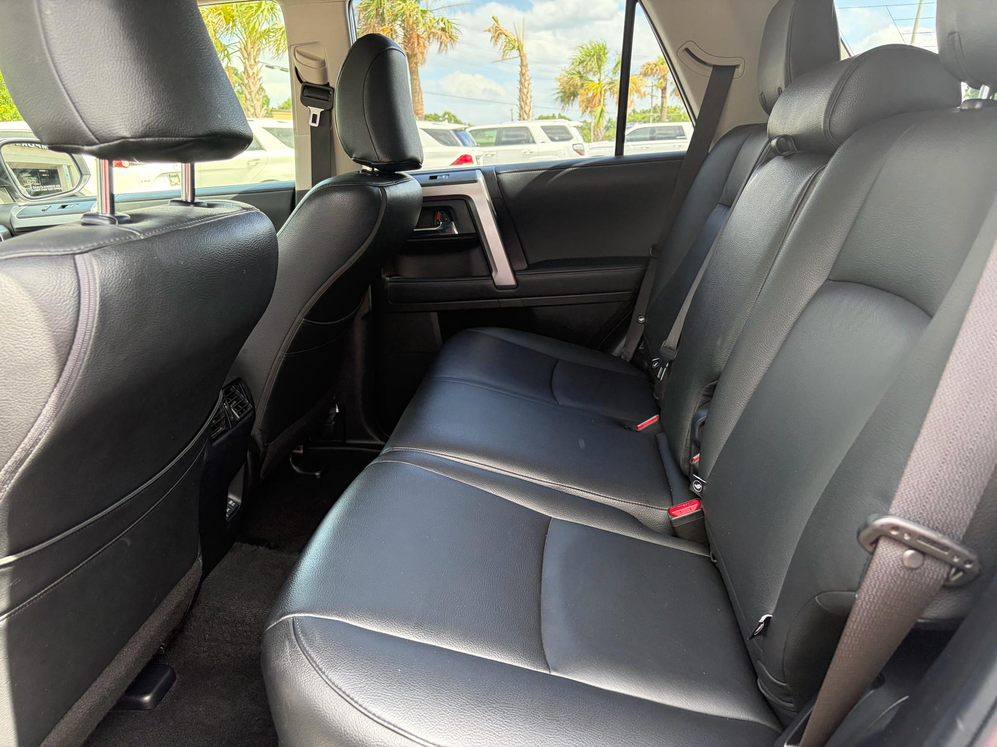 Toyota 4Runner SR5 2WD (Natl) 2021
