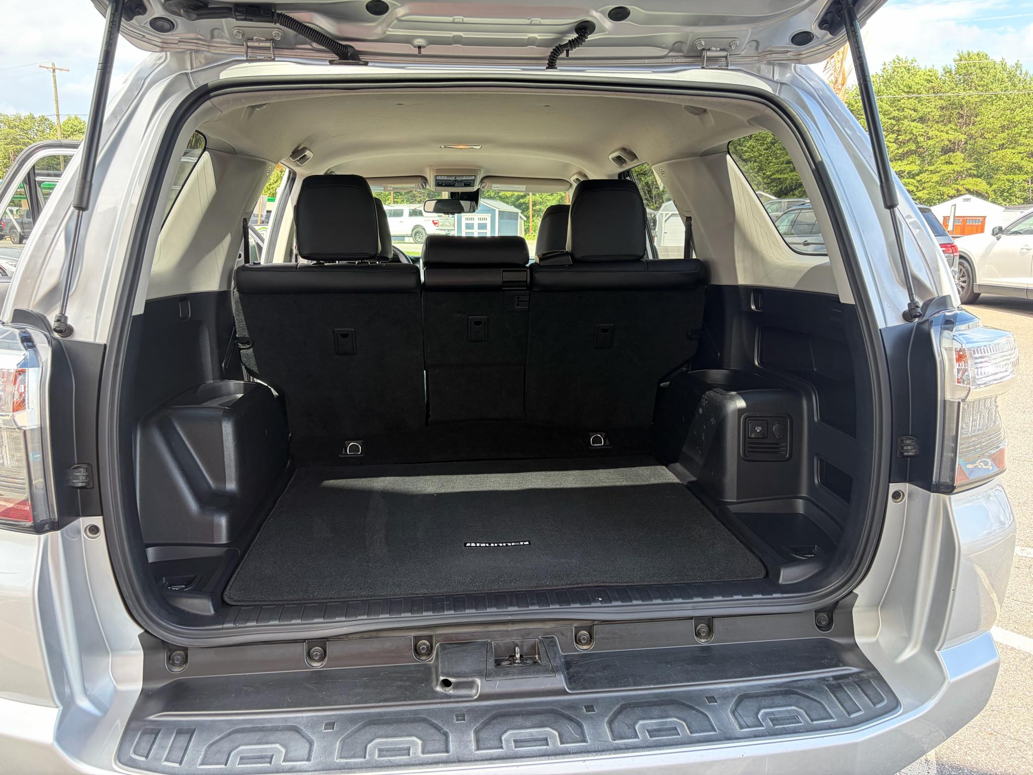 Toyota 4Runner SR5 2WD (Natl) 2021