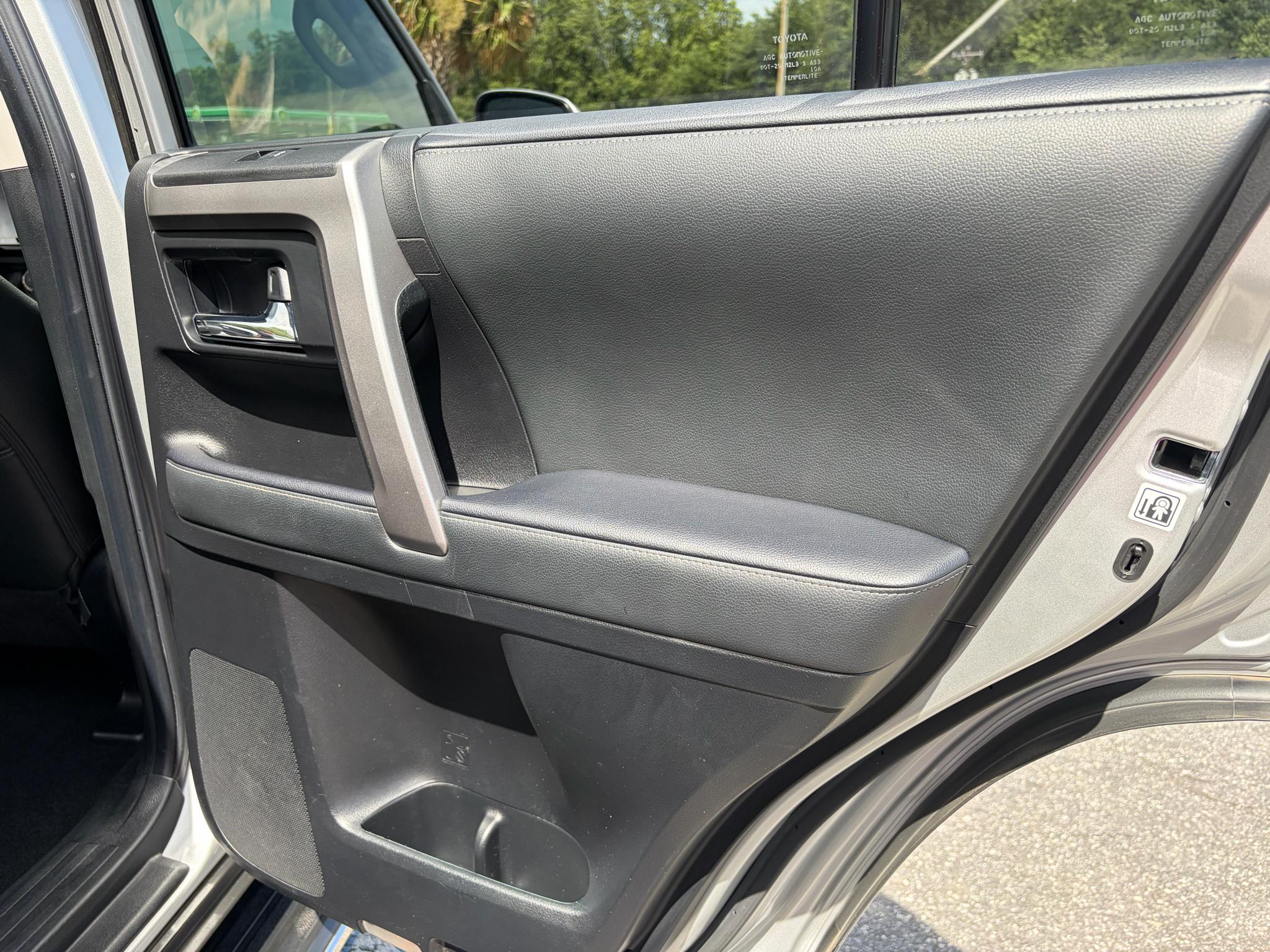 Toyota 4Runner SR5 2WD (Natl) 2021
