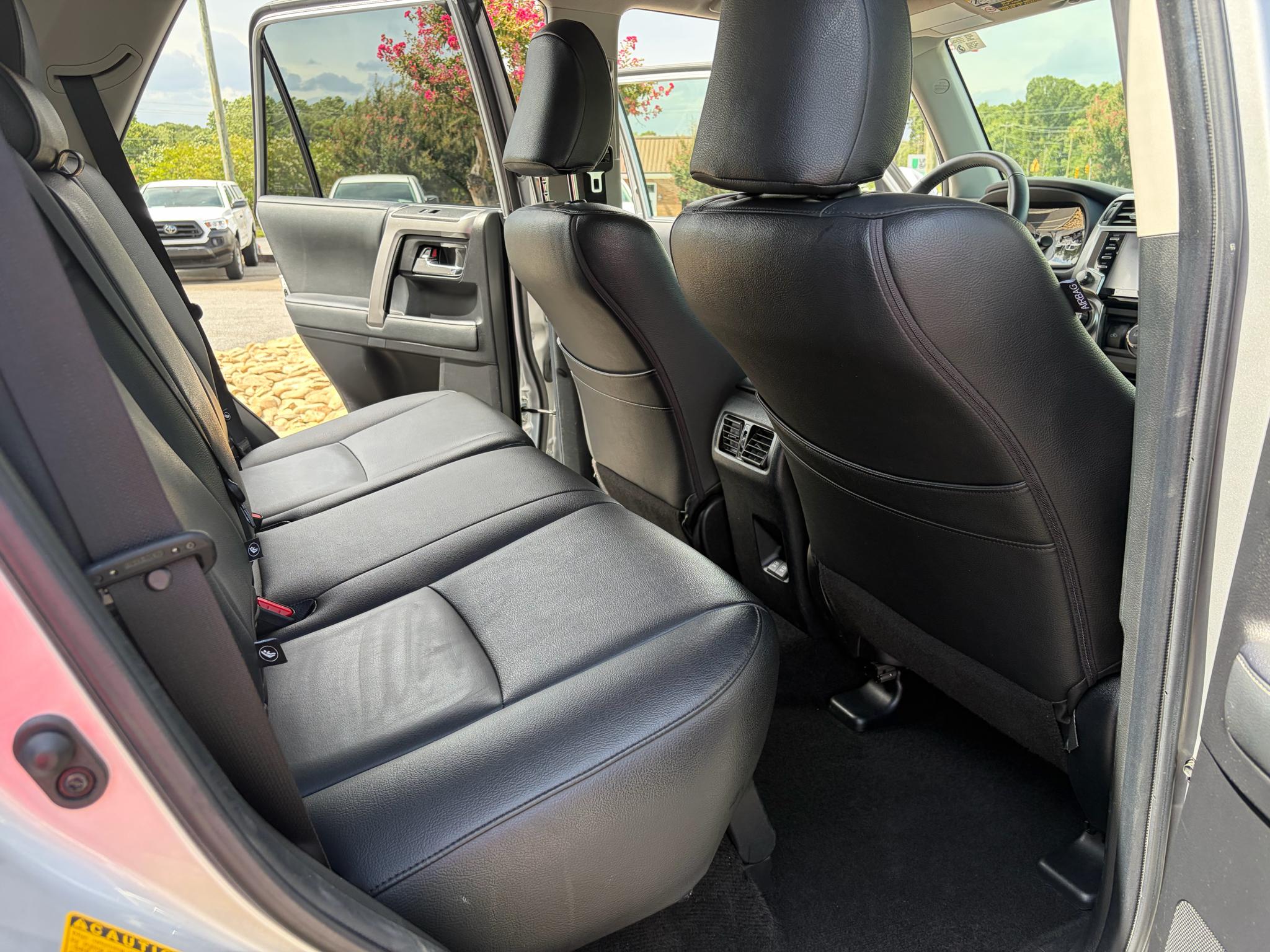Toyota 4Runner SR5 2WD (Natl) 2021