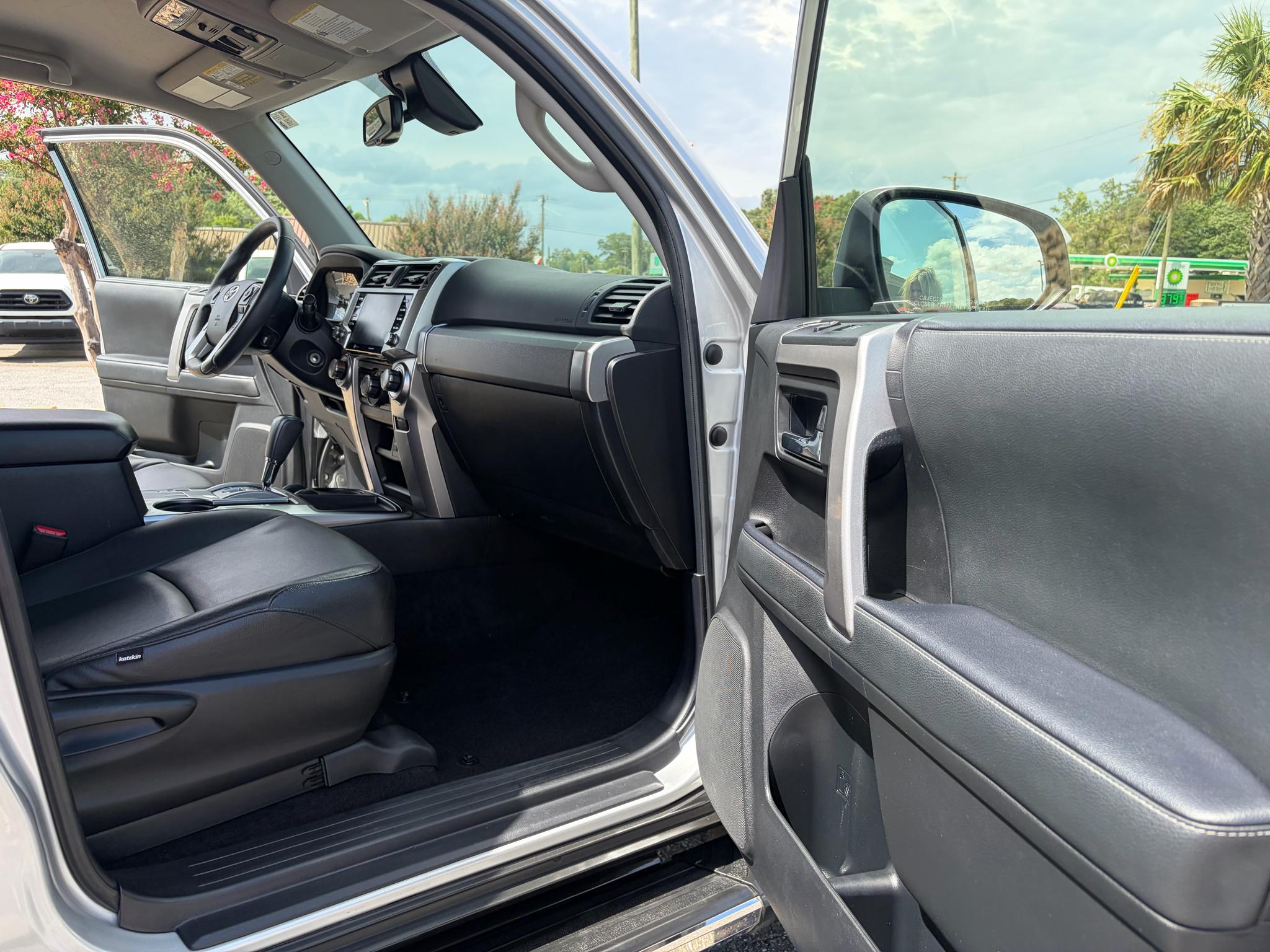 Toyota 4Runner SR5 2WD (Natl) 2021
