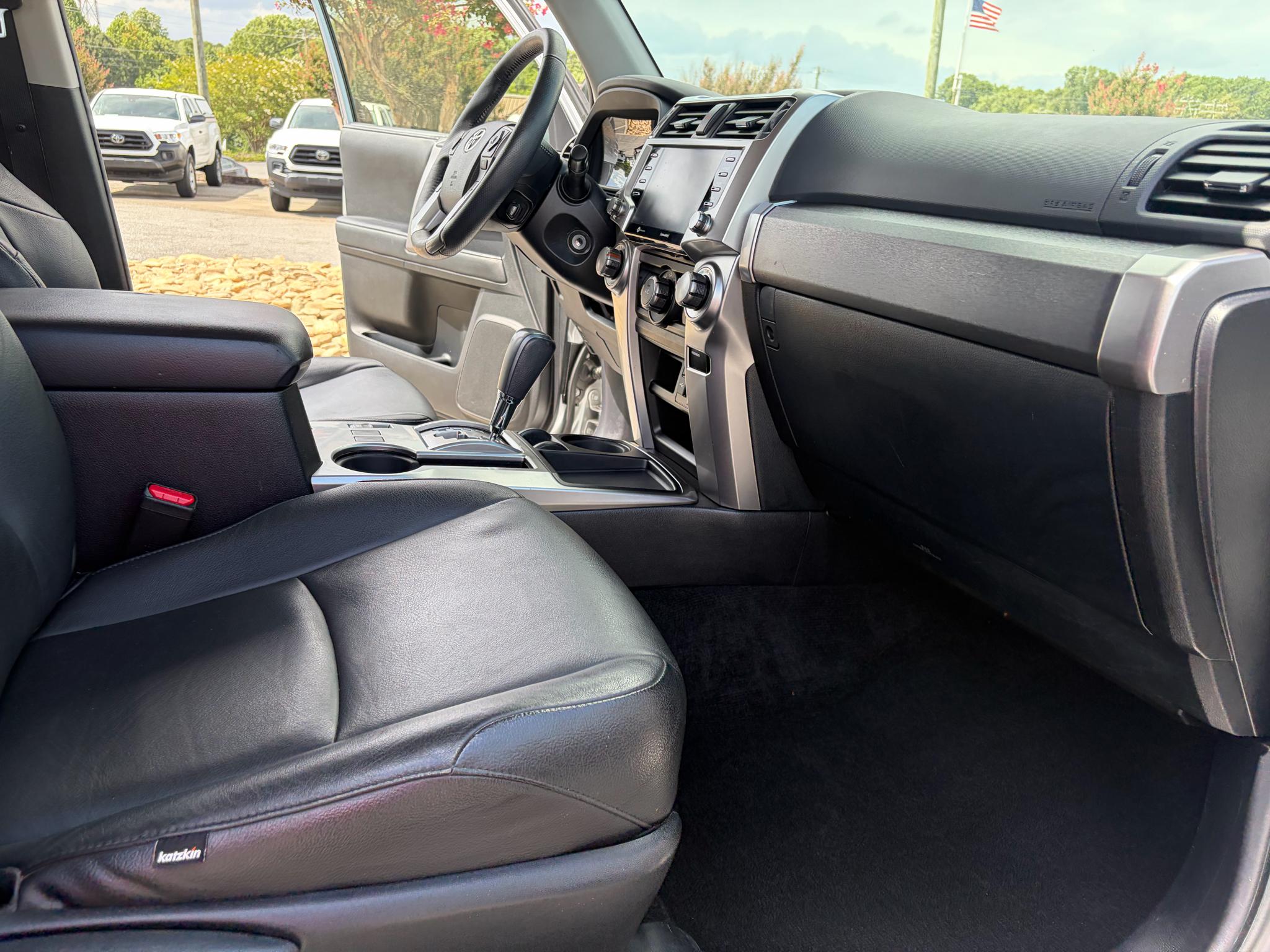 Toyota 4Runner SR5 2WD (Natl) 2021