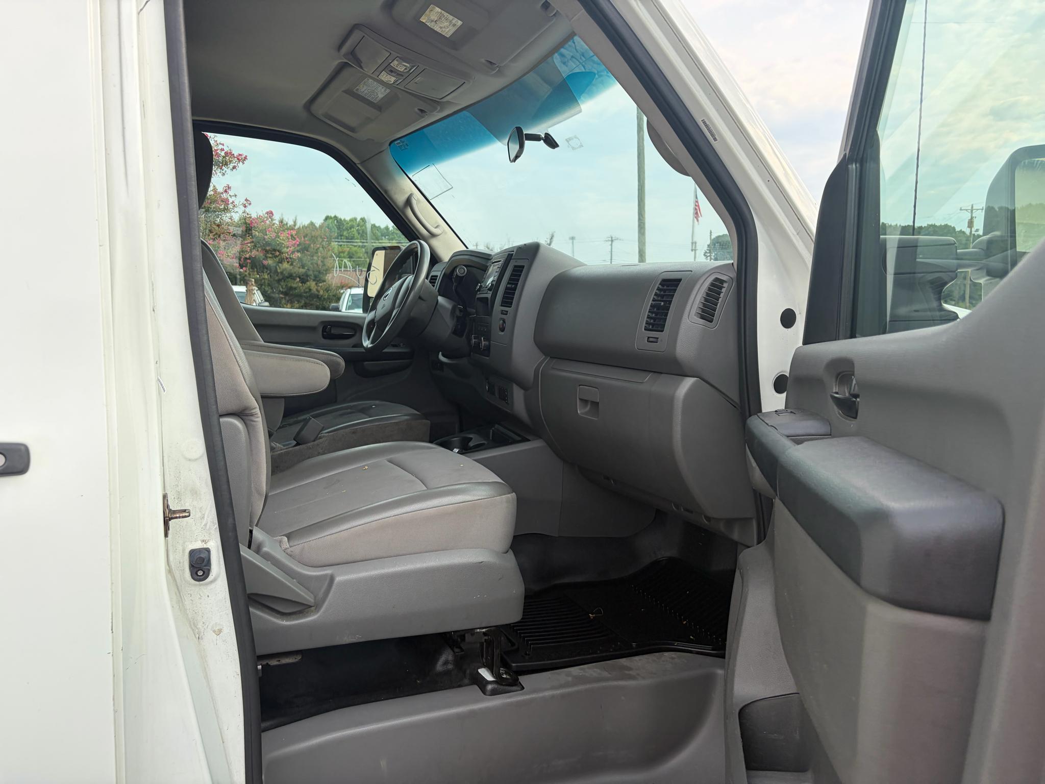 Nissan NV Cargo NV3500 HD Standard Roof V8 S 2018