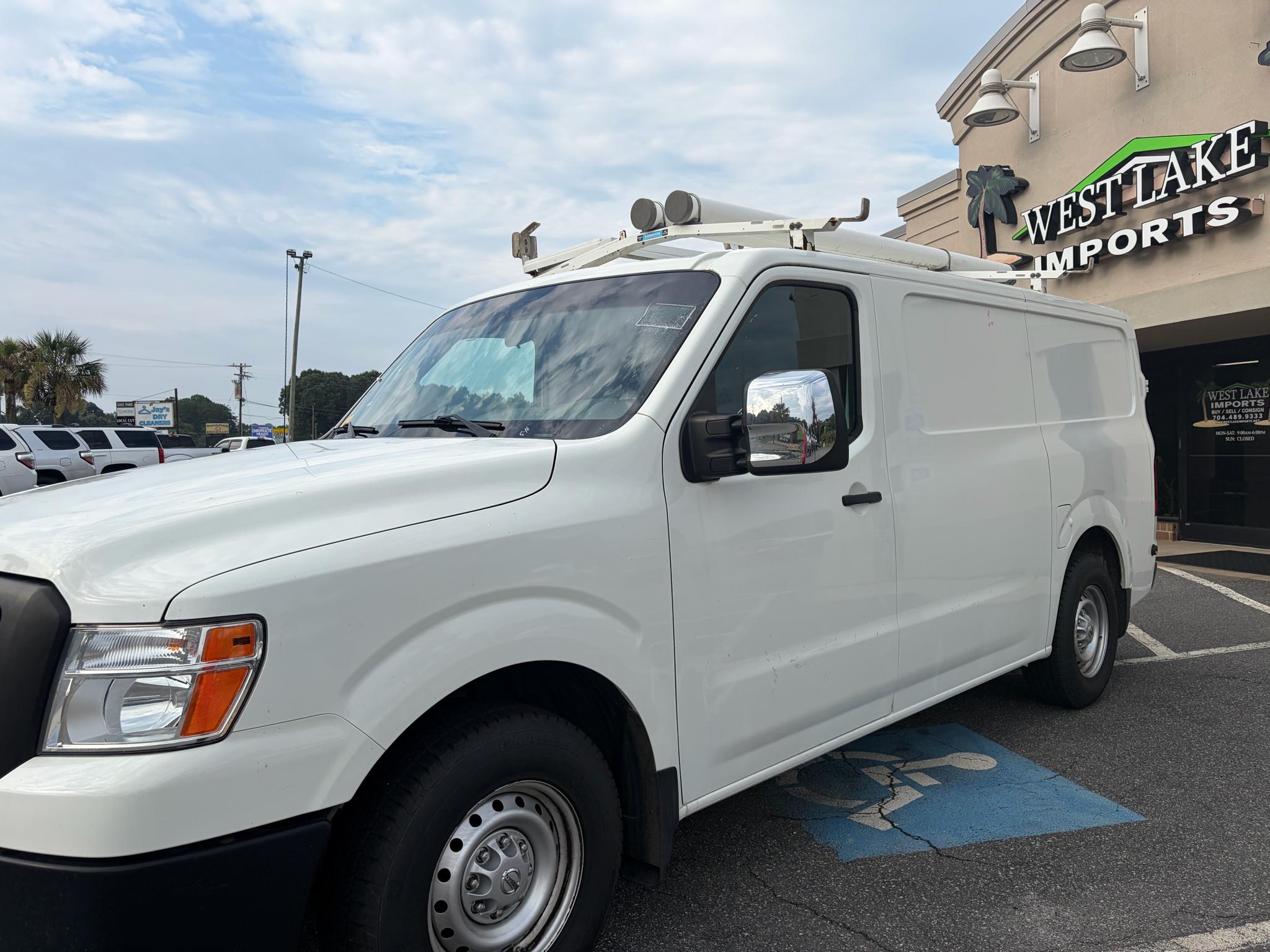 Nissan NV Cargo NV3500 HD Standard Roof V8 S 2018