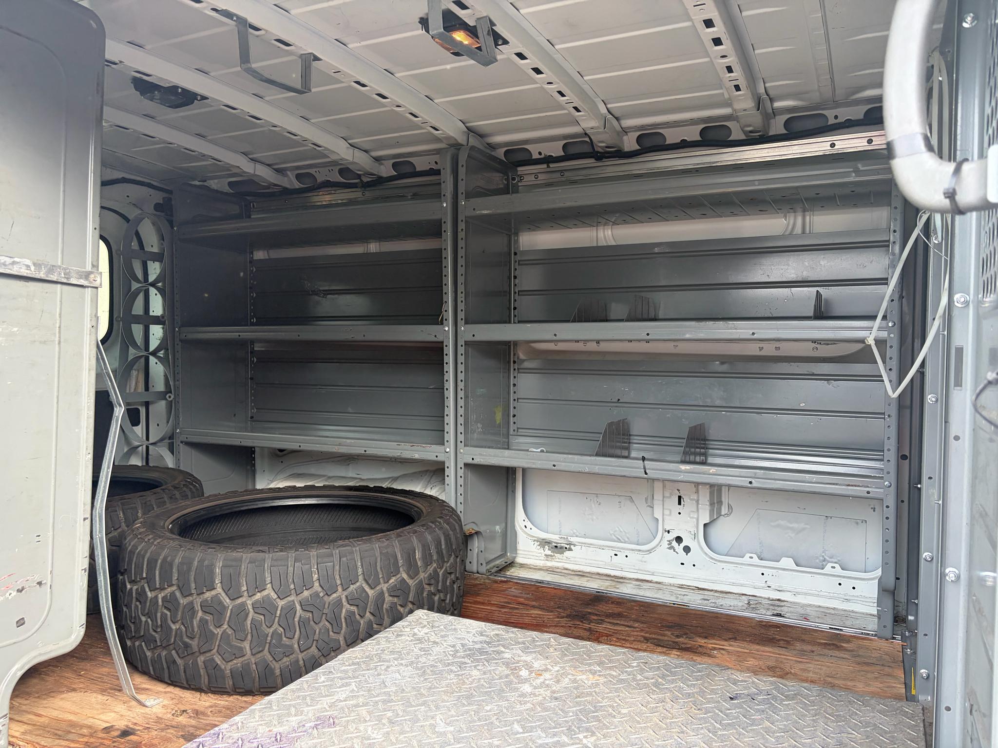 Nissan NV Cargo NV3500 HD Standard Roof V8 S 2018