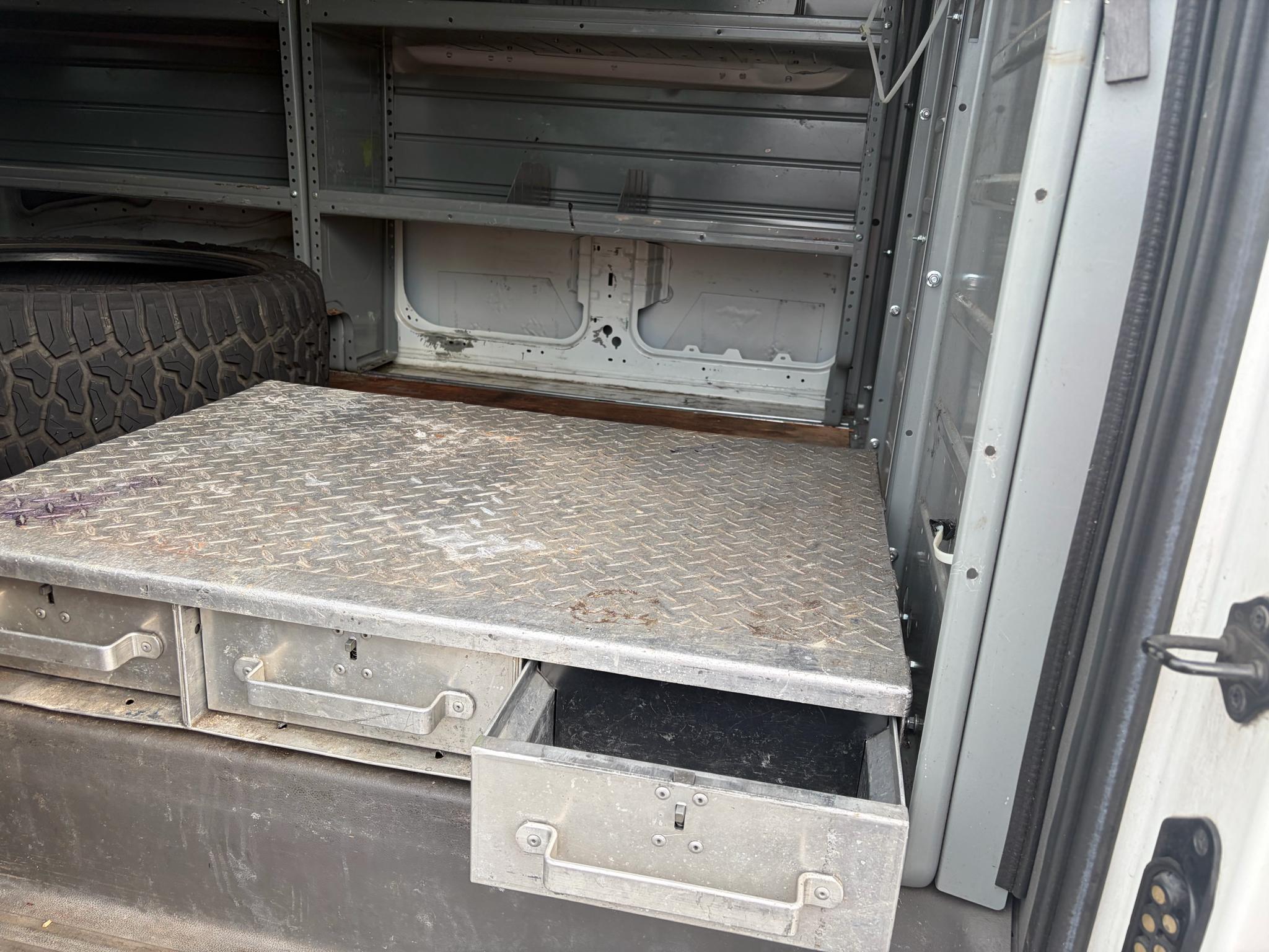 Nissan NV Cargo NV3500 HD Standard Roof V8 S 2018