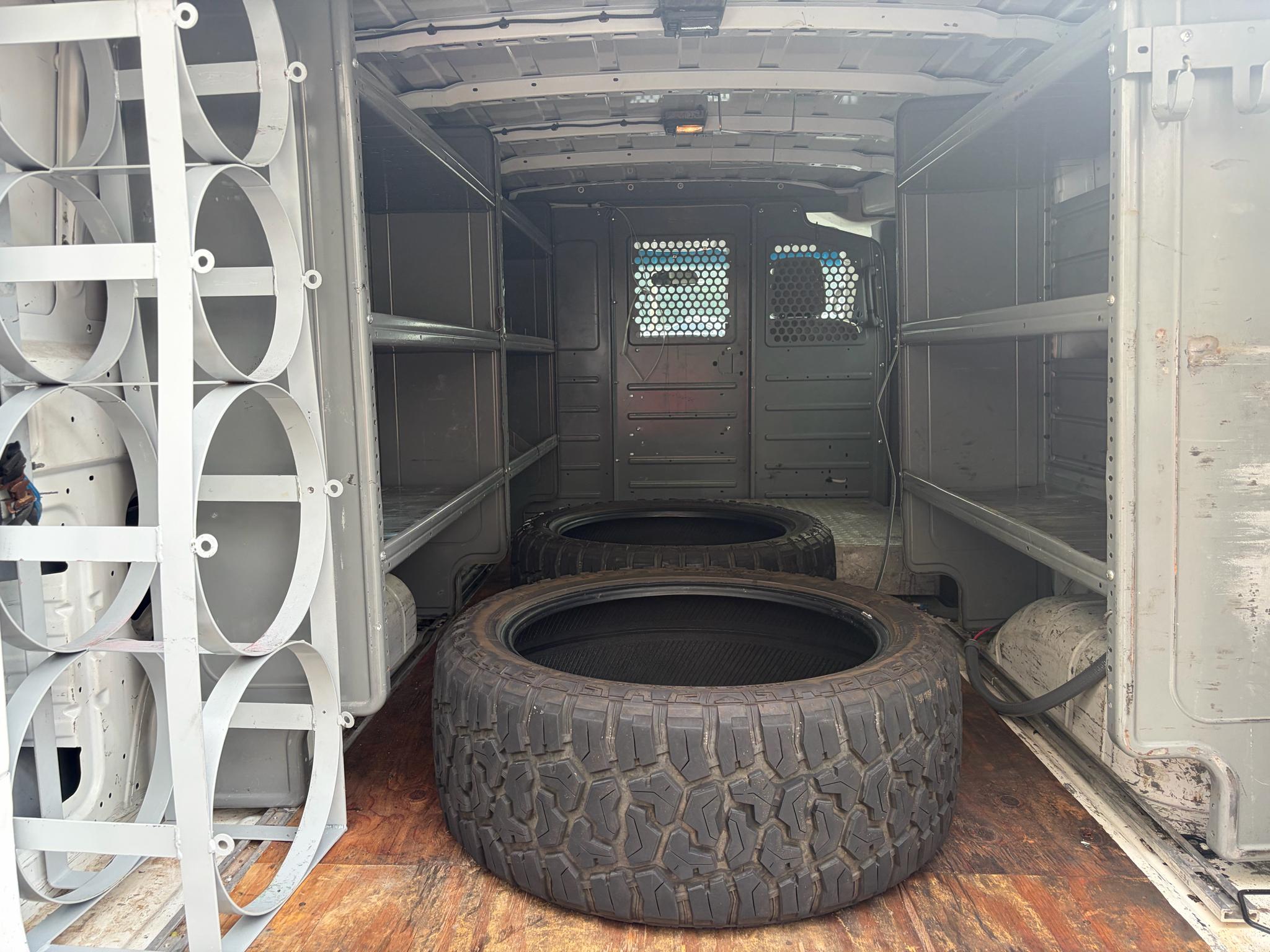 Nissan NV Cargo NV3500 HD Standard Roof V8 S 2018