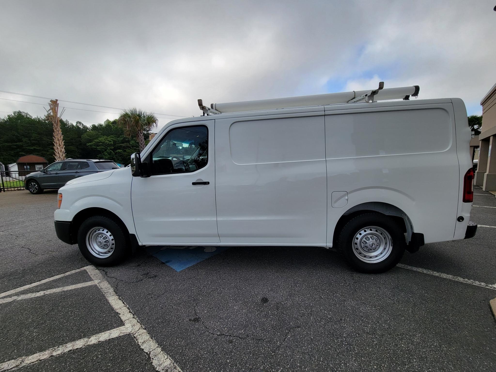 Nissan NV Cargo NV3500 HD Standard Roof V8 S 2018