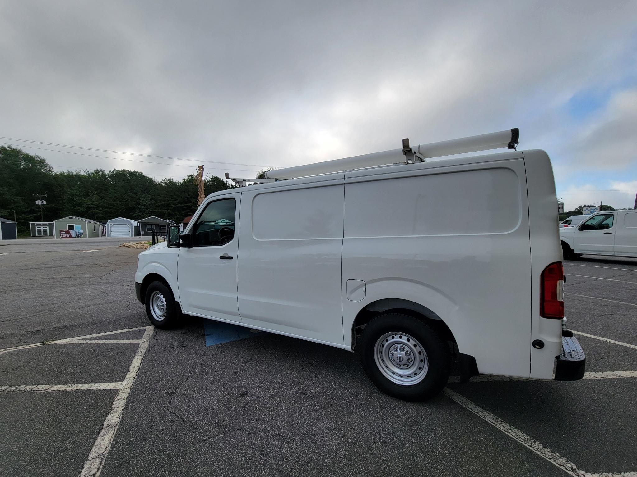 Nissan NV Cargo NV3500 HD Standard Roof V8 S 2018