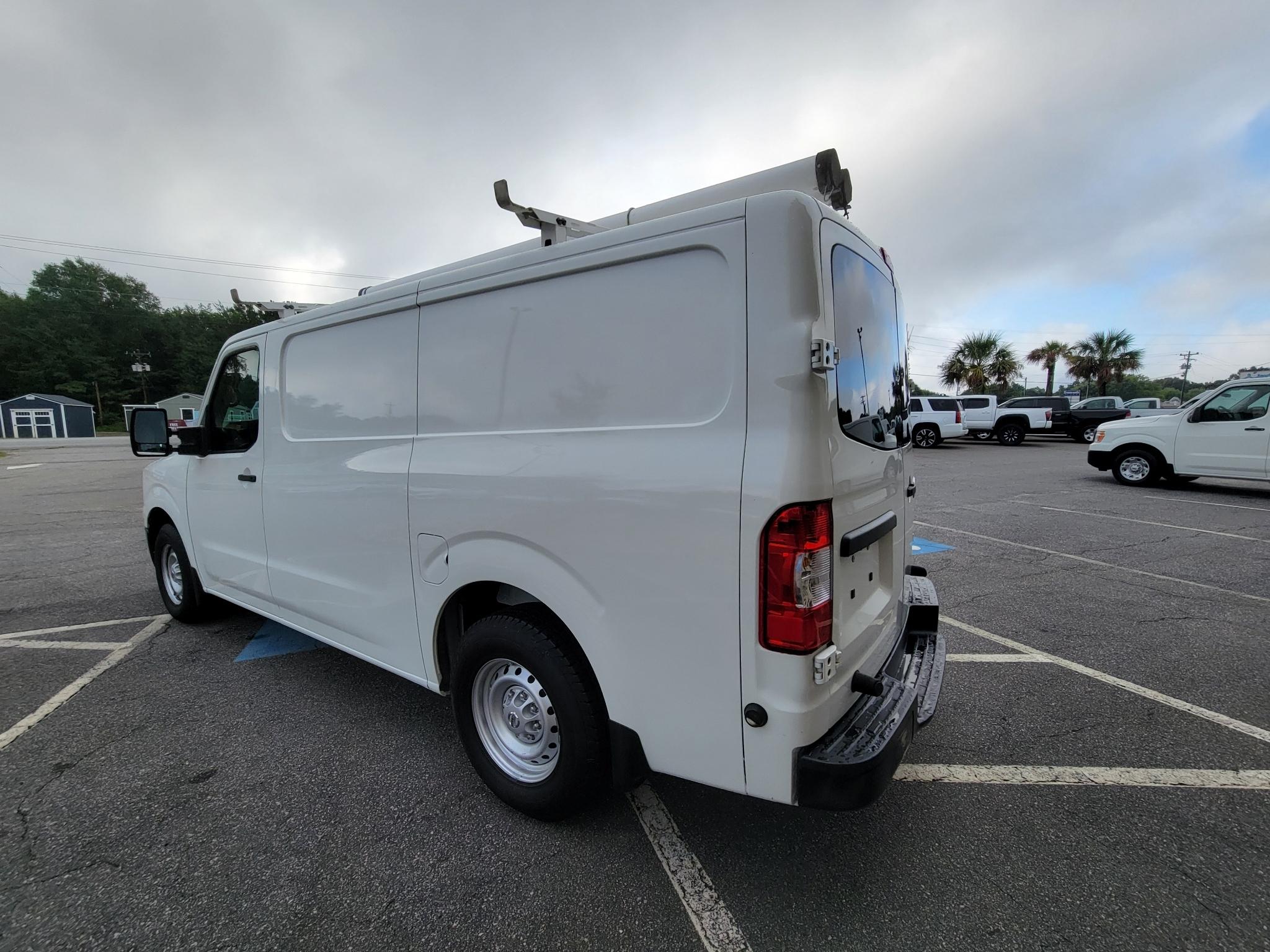 Nissan NV Cargo NV3500 HD Standard Roof V8 S 2018