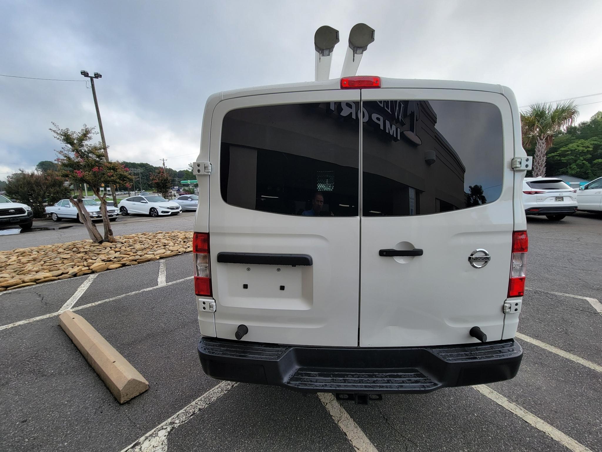 Nissan NV Cargo NV3500 HD Standard Roof V8 S 2018