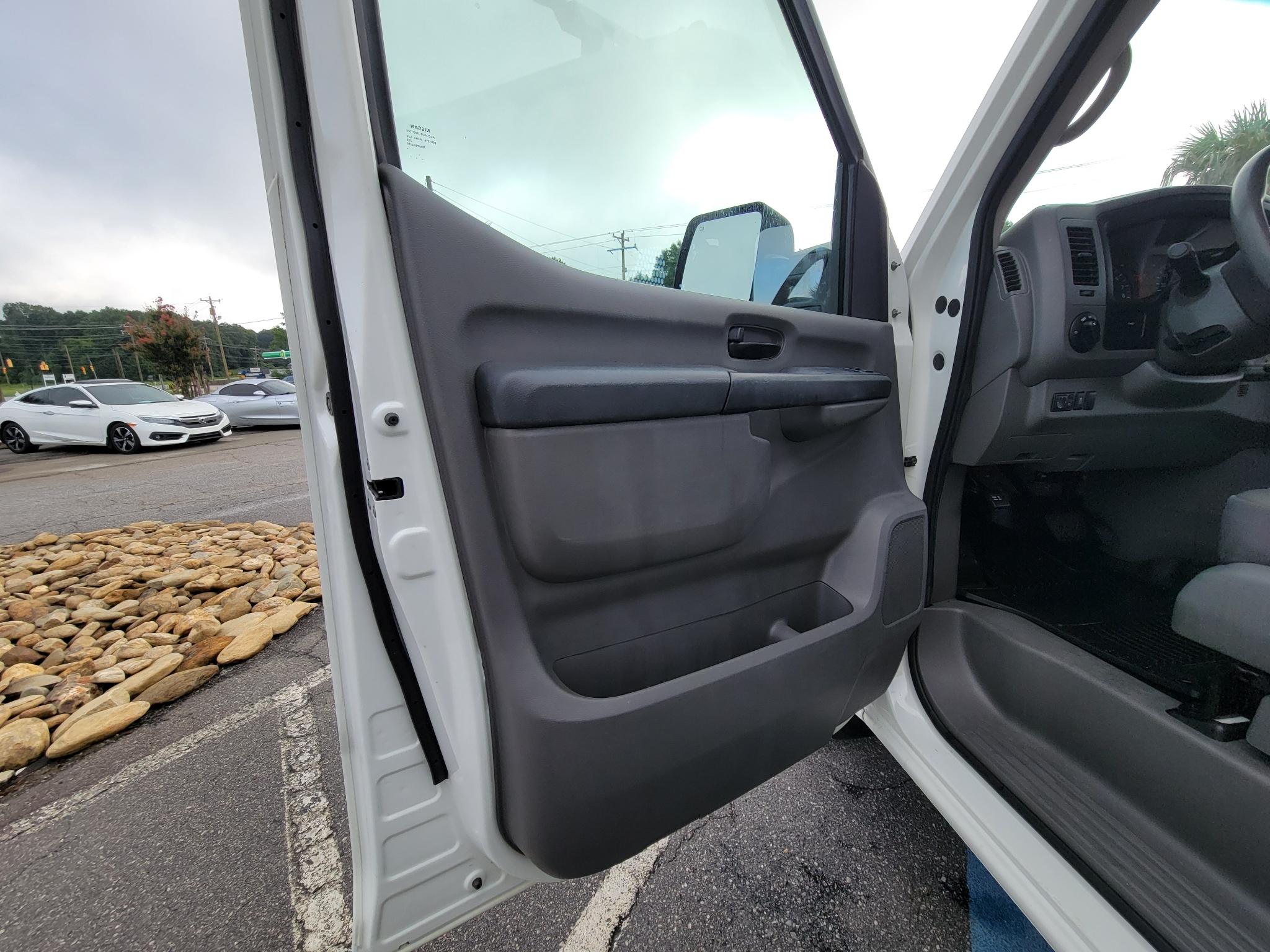 Nissan NV Cargo NV3500 HD Standard Roof V8 S 2018