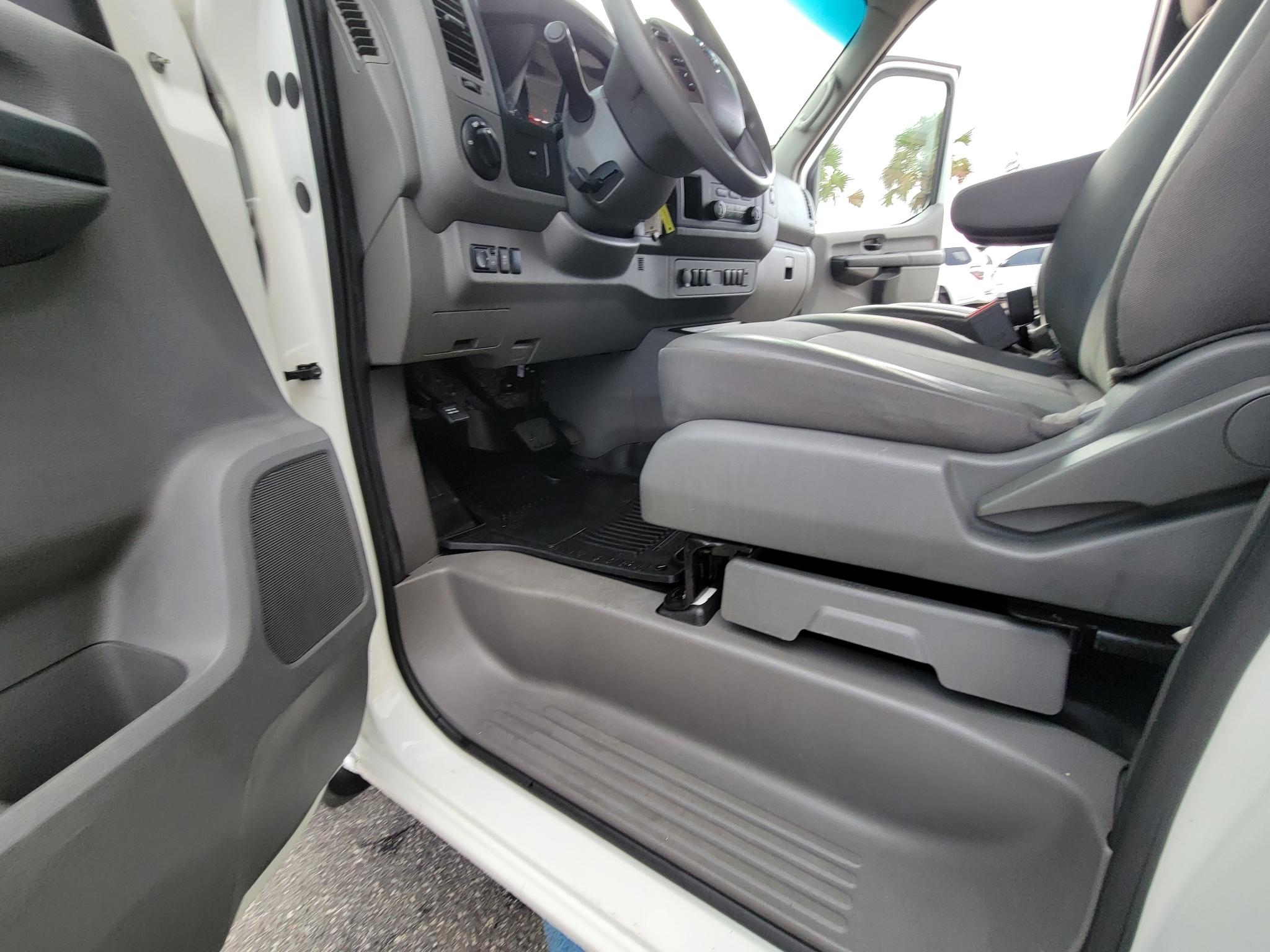 Nissan NV Cargo NV3500 HD Standard Roof V8 S 2018