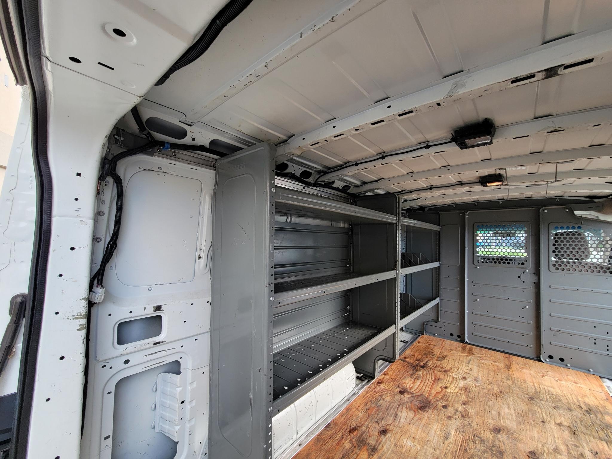 Nissan NV Cargo NV3500 HD Standard Roof V8 S 2018