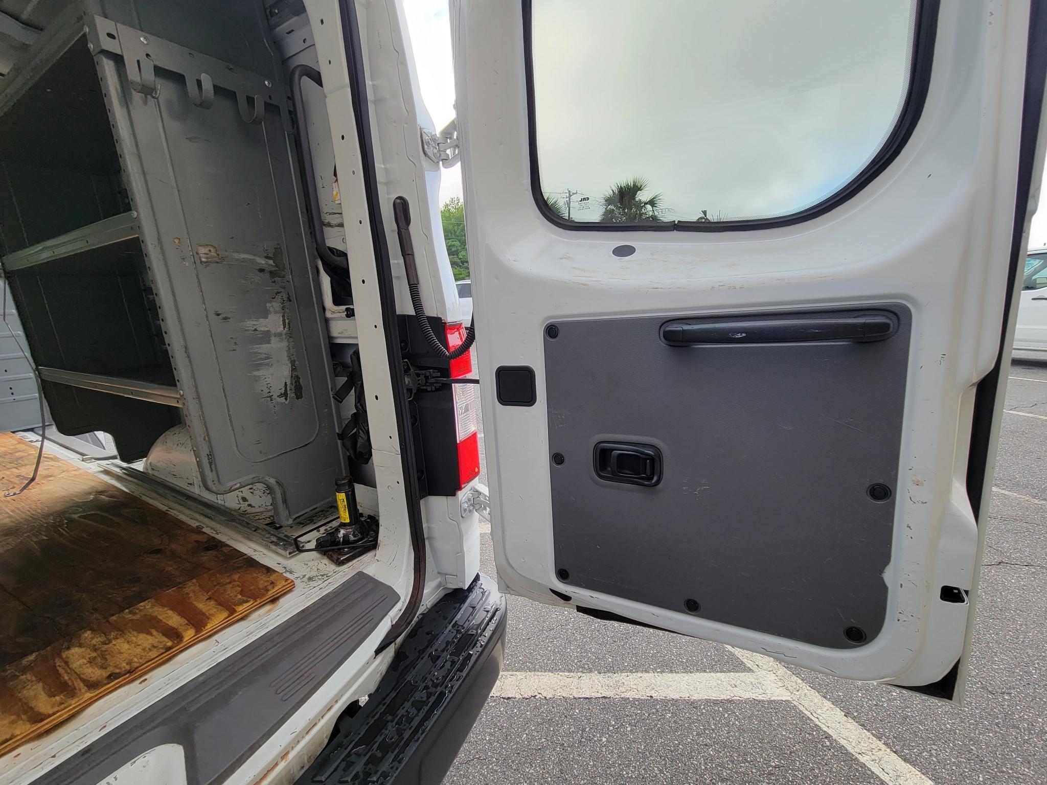 Nissan NV Cargo NV3500 HD Standard Roof V8 S 2018