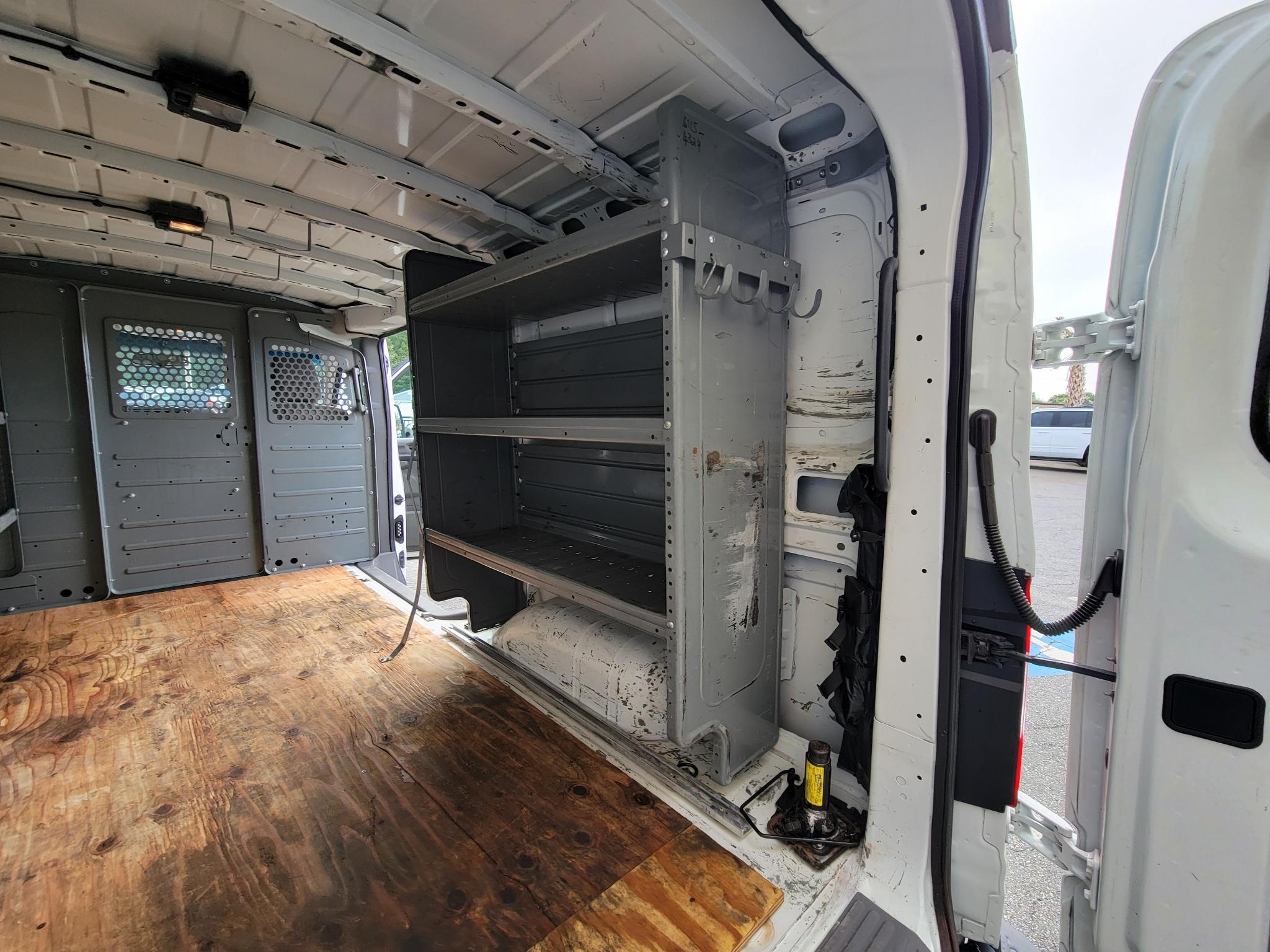 Nissan NV Cargo NV3500 HD Standard Roof V8 S 2018