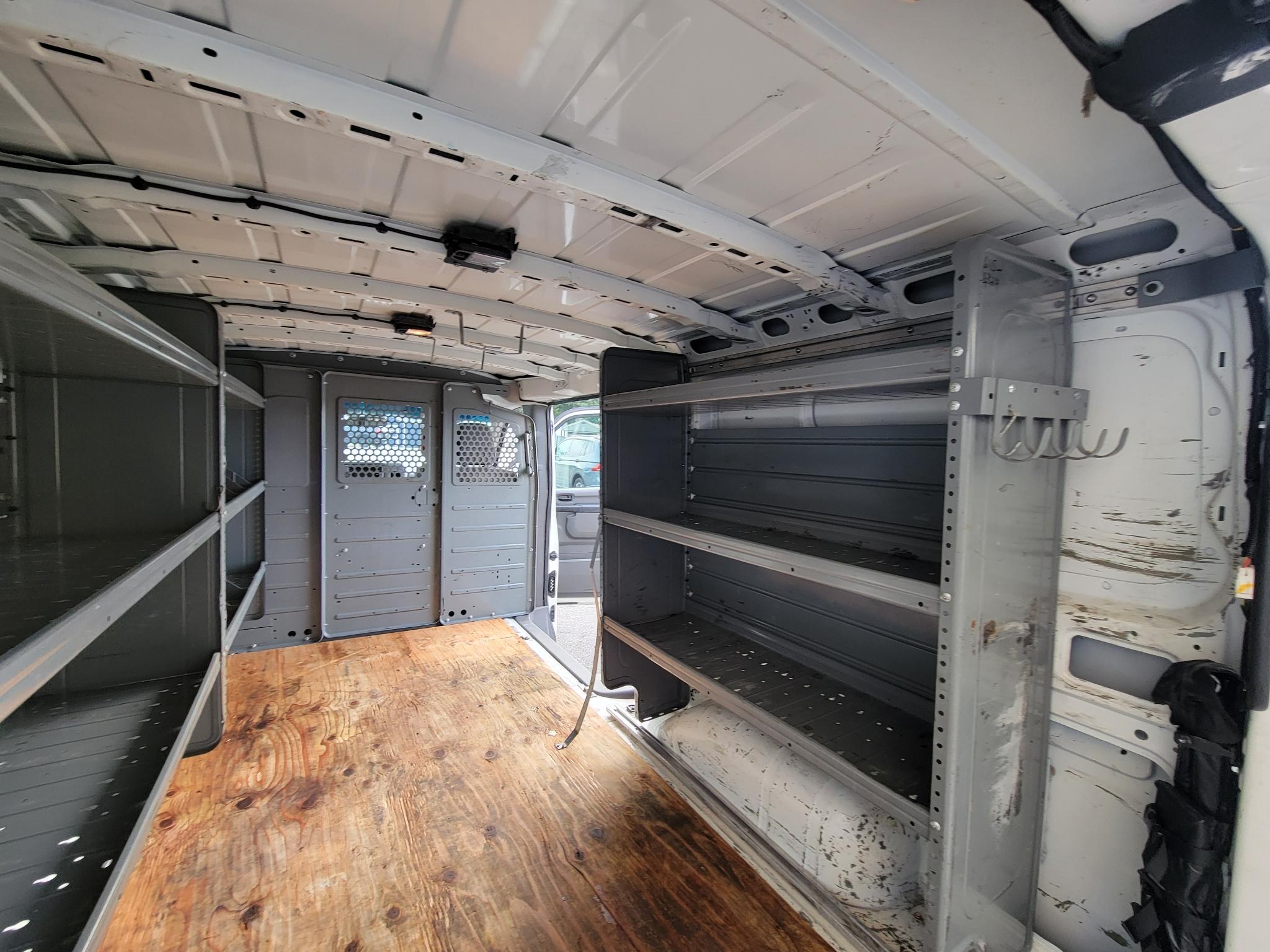 Nissan NV Cargo NV3500 HD Standard Roof V8 S 2018