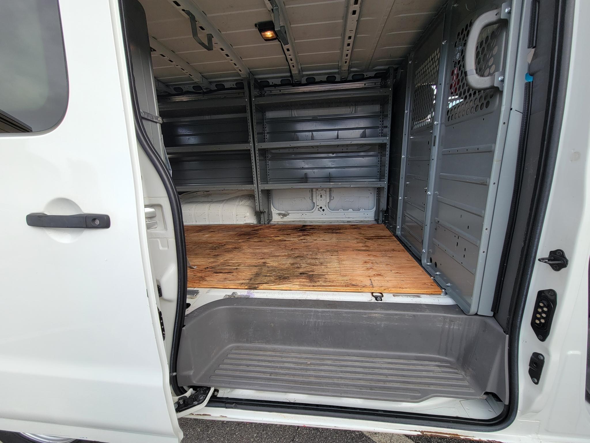 Nissan NV Cargo NV3500 HD Standard Roof V8 S 2018